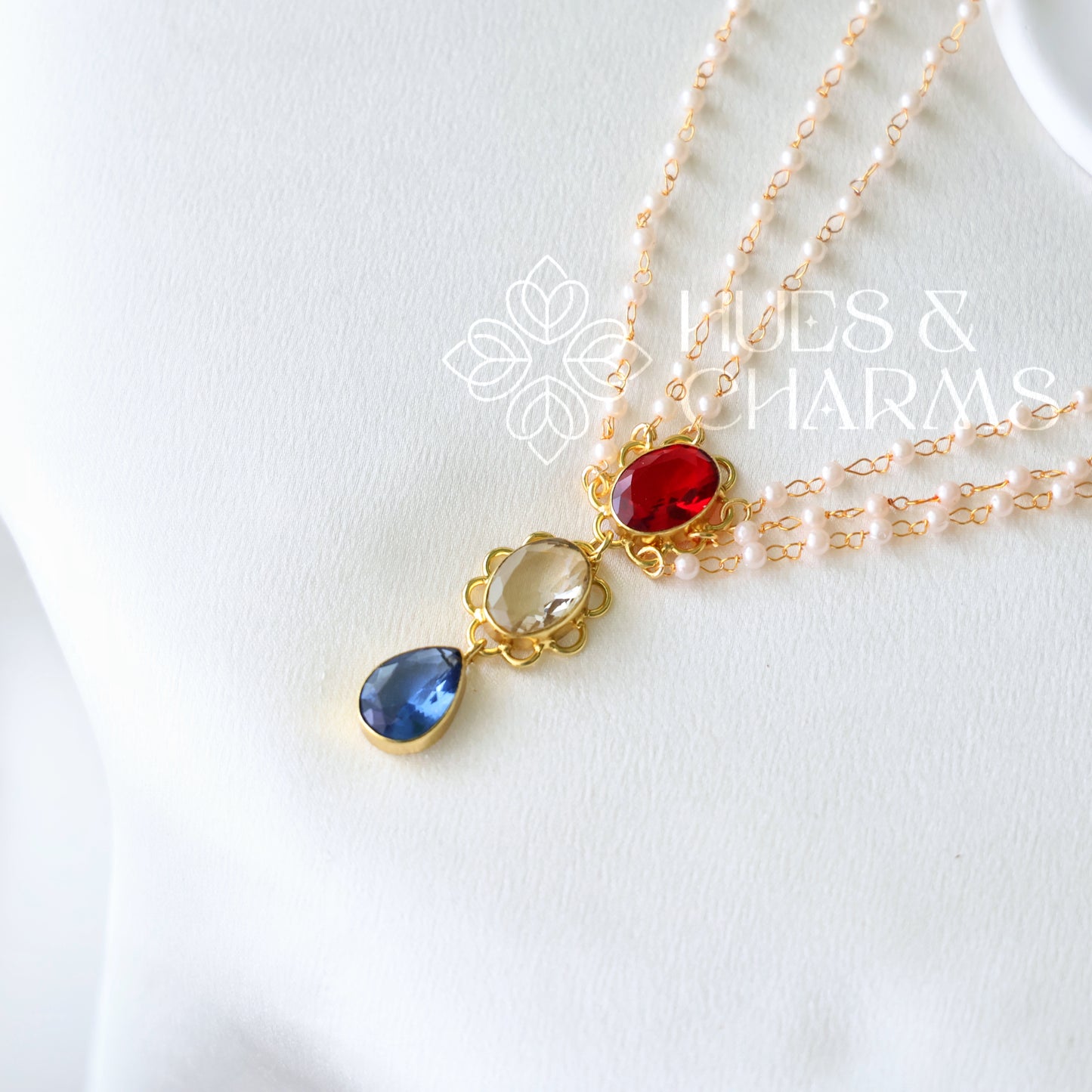 GOLDEN 3 LAYER PEARL AND GLOSSY STONE NECKLACE (COLOURS AVAILABLE)