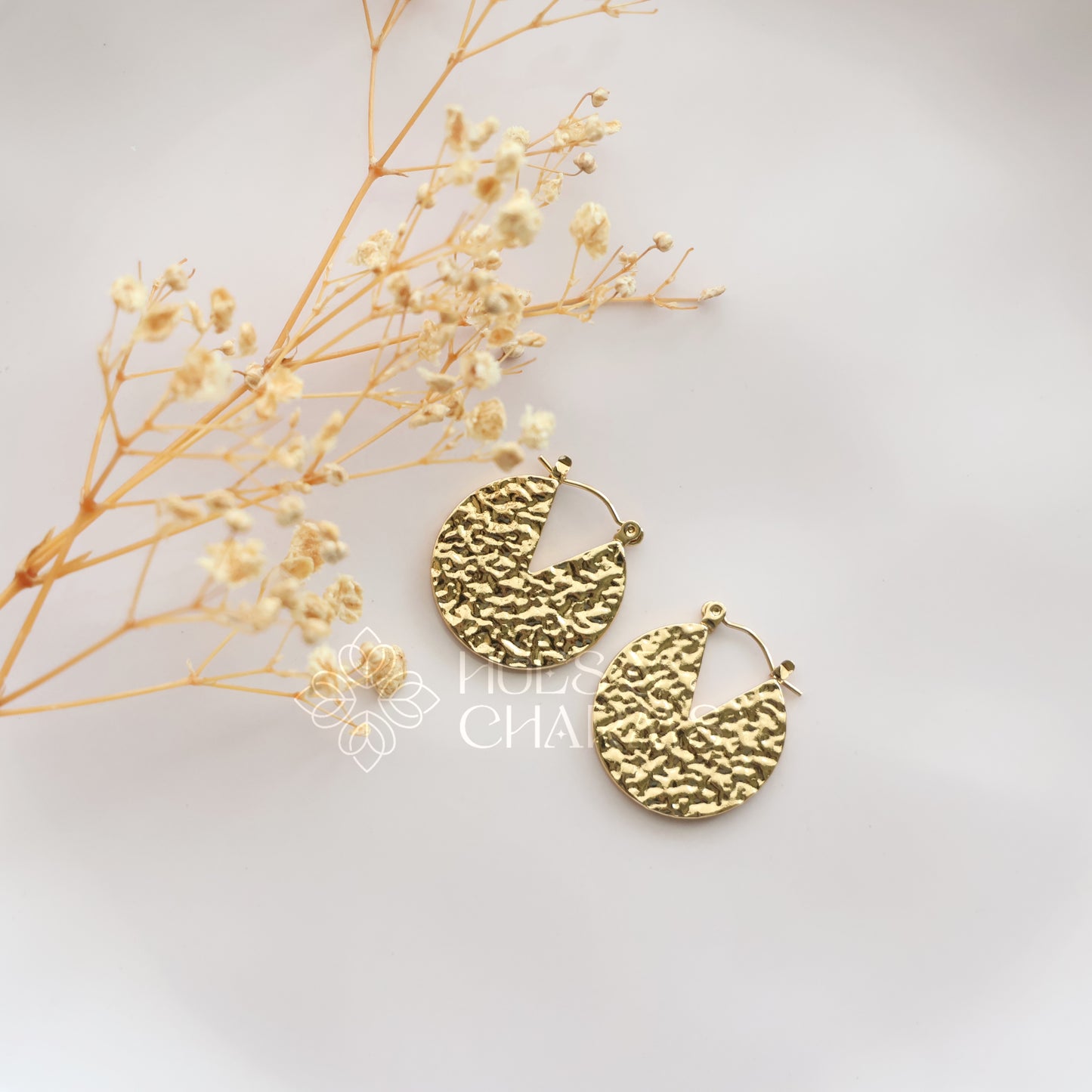 GOLDEN TEXTURED CIRCLE HOOPS