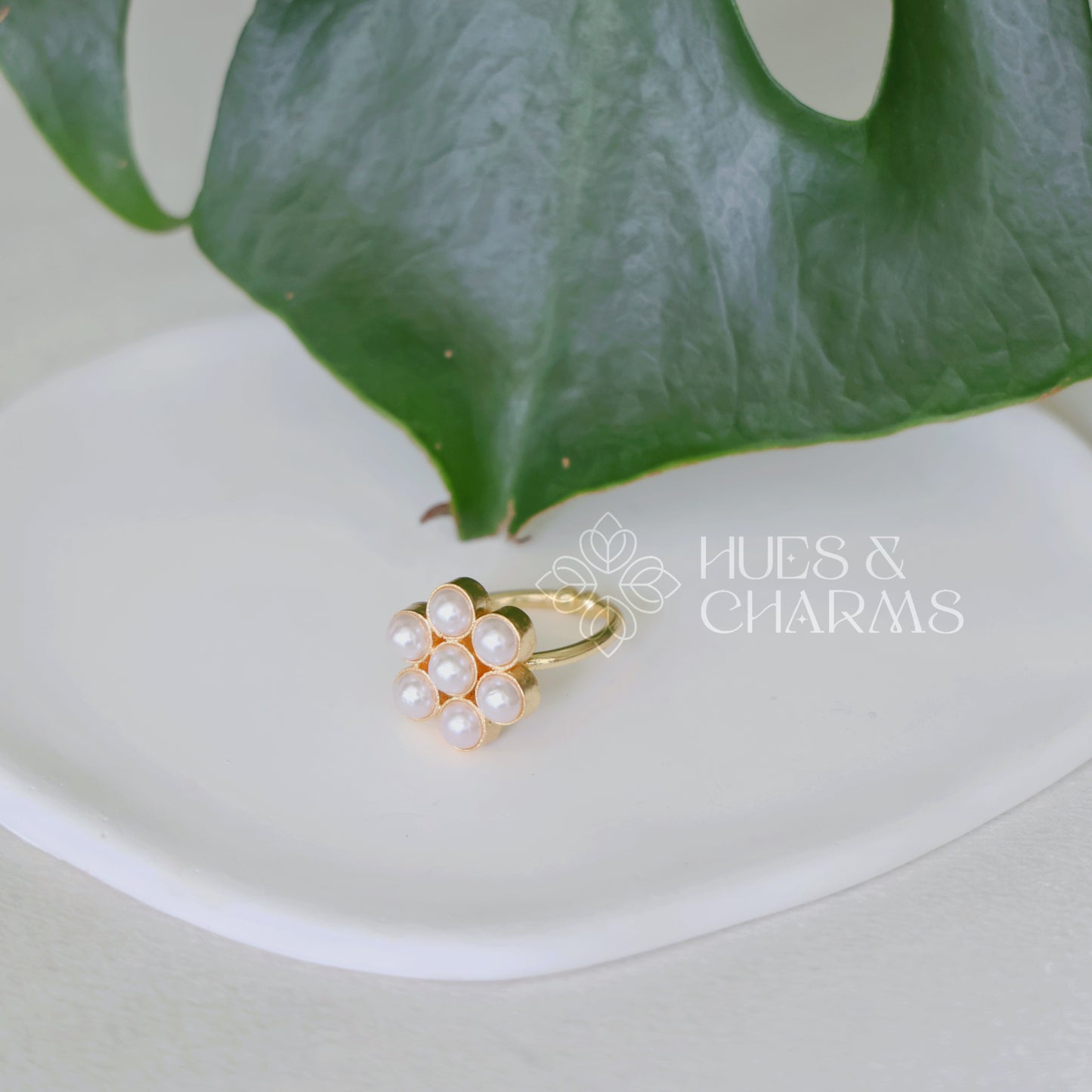 GOLDEN FLORAL PEARL ADJUSTABLE RING