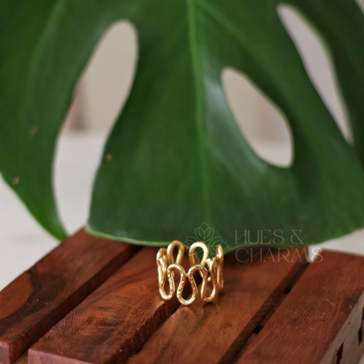GOLDEN SWIRL ADJUSTABLE RING