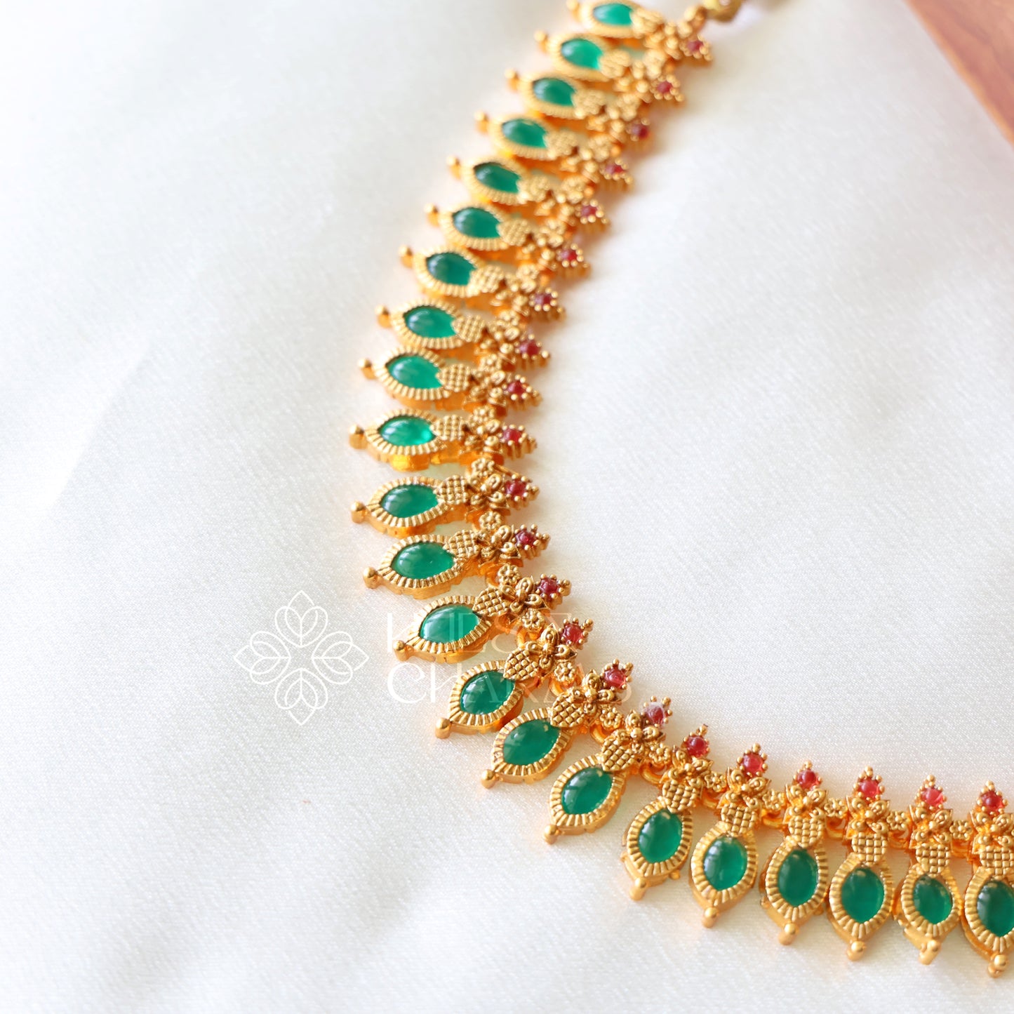 GOLDEN RATNA PALAKKA NECKLACE SET