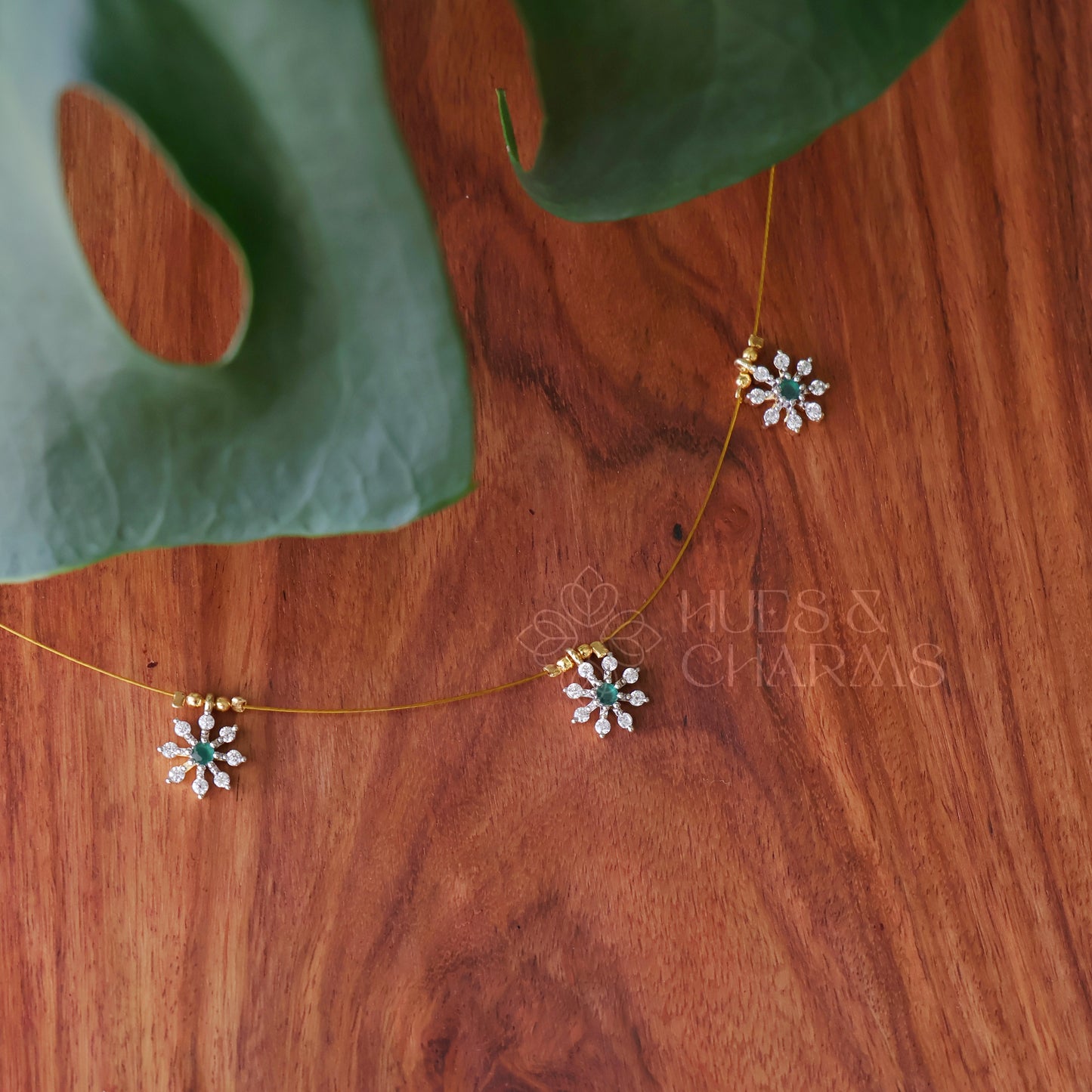 WHITE 3 SNOWFLAKES FLOATING NECKPIECE (COLOURS AVAILABLE)