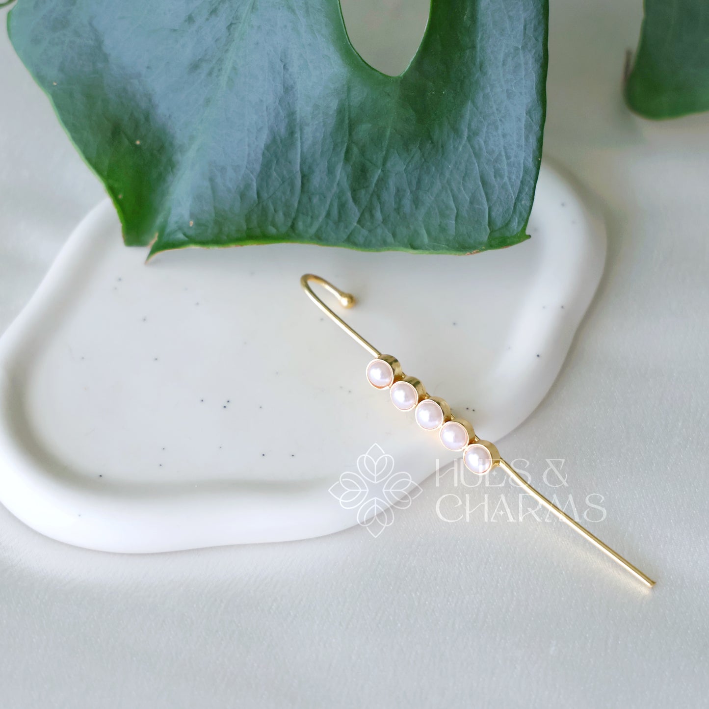 GOLDEN 5 PEARL EAR CUFF