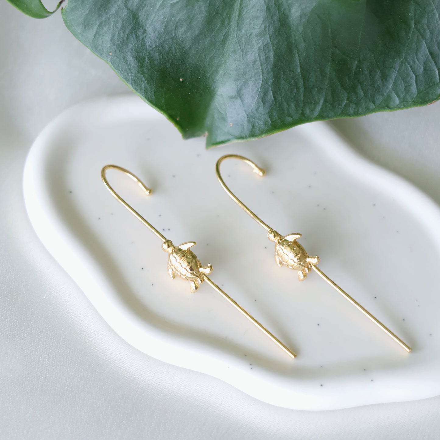 GOLDEN TURTLE EAR CUFF