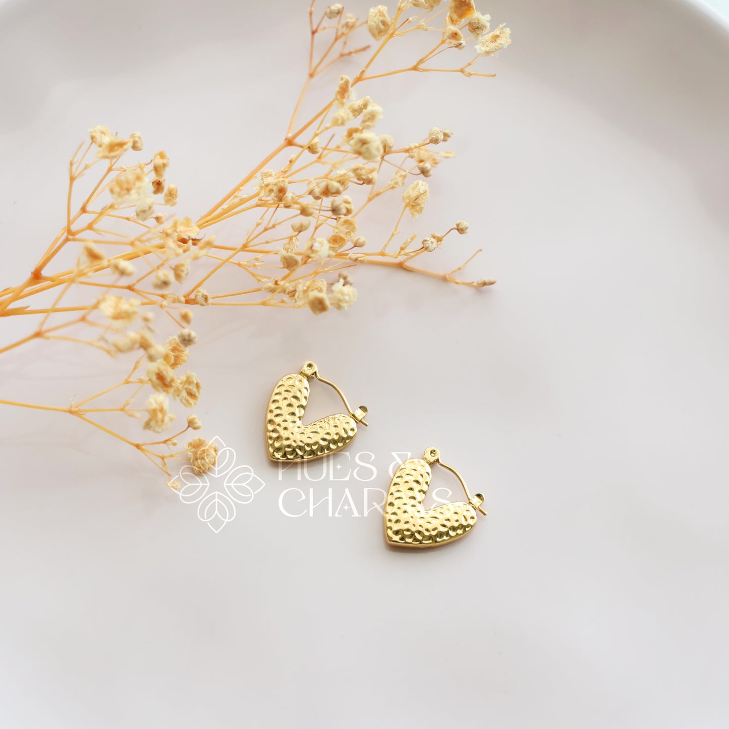 GOLDEN SMALL TEXTURED HEART HOOPS