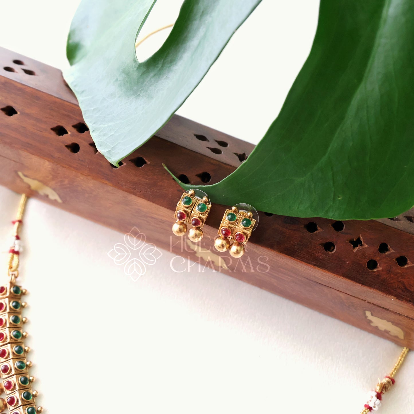 GOLDEN VARNIKA RUBY AND GREEN NECKLACE SET