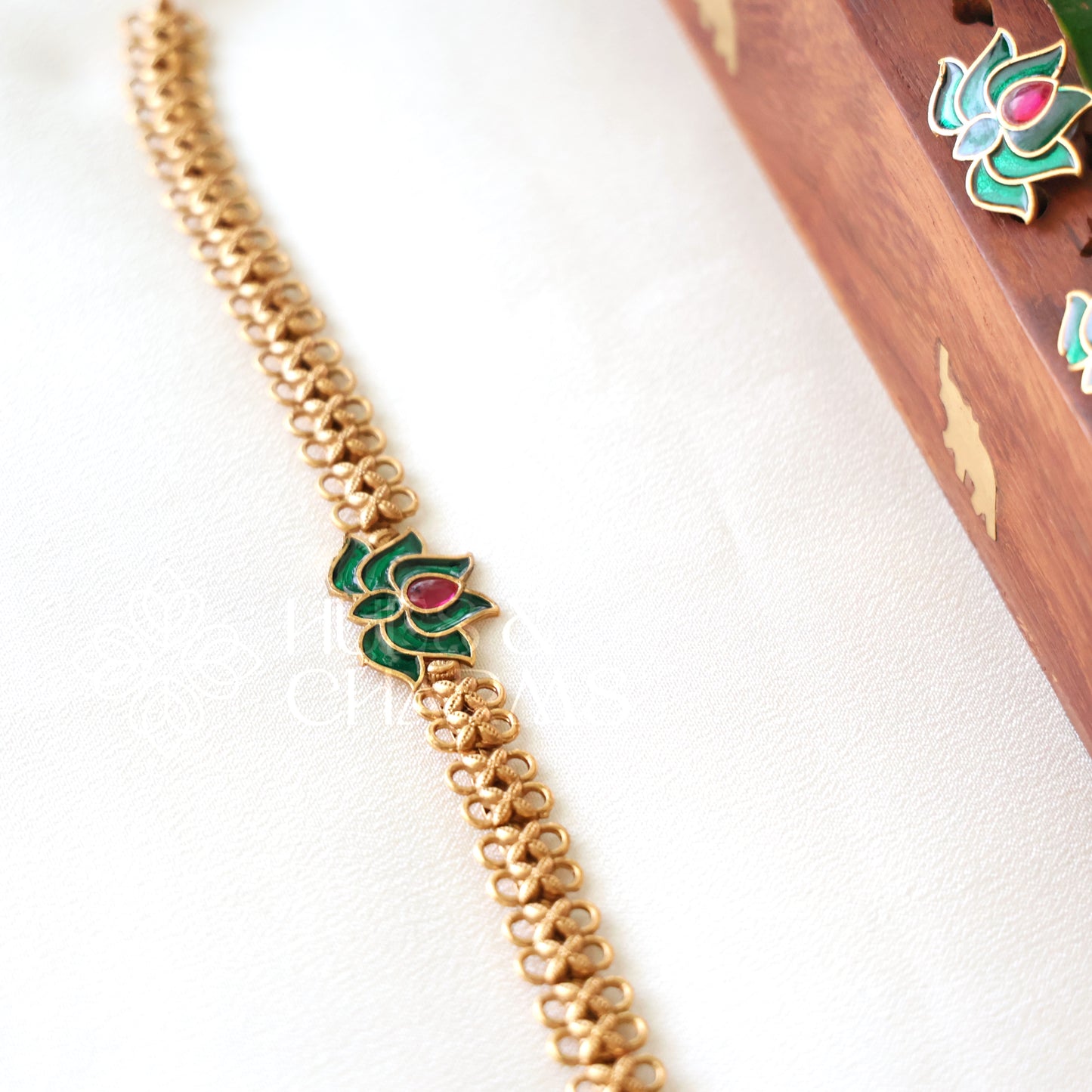 GOLDEN PADMA CHOKER SET (COLOURS AVAILABLE)