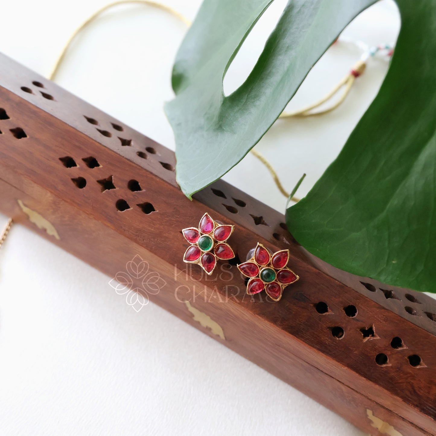 GOLDEN SIMPLE FLORA NECKLACE SET