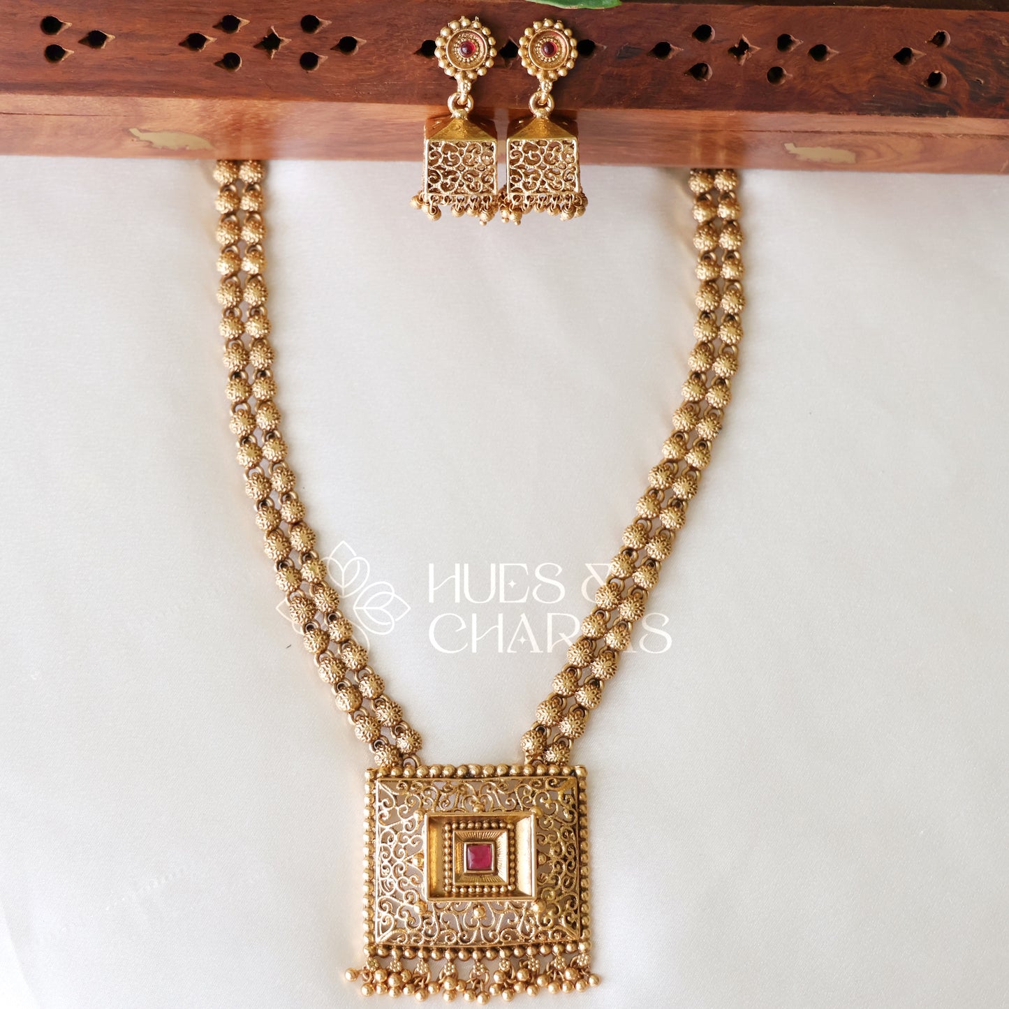GOLDEN SWARNA VEDIKA HARAM SET