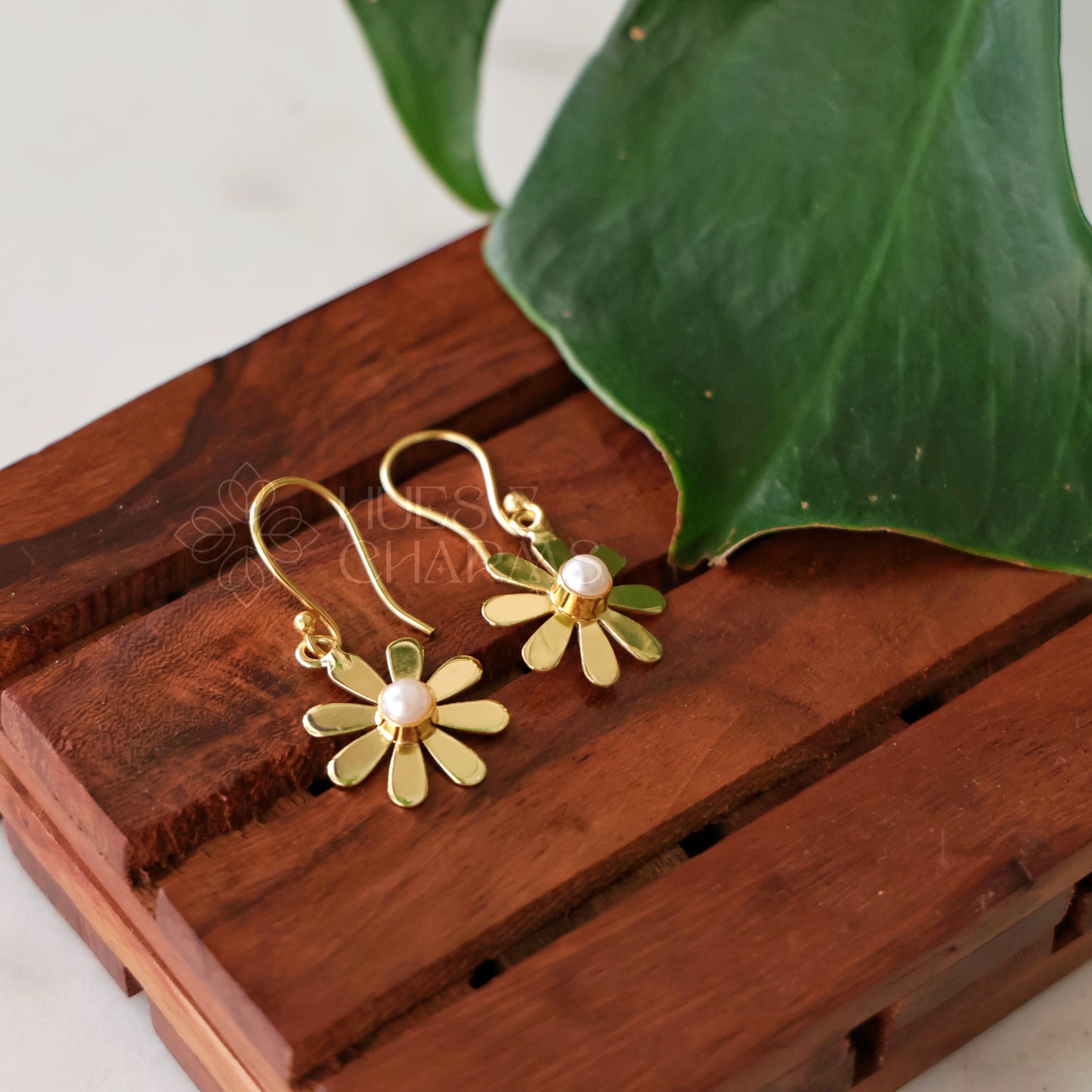 GOLDEN DAISY FLOWER DANGLER EARRINGS WITH PEARL