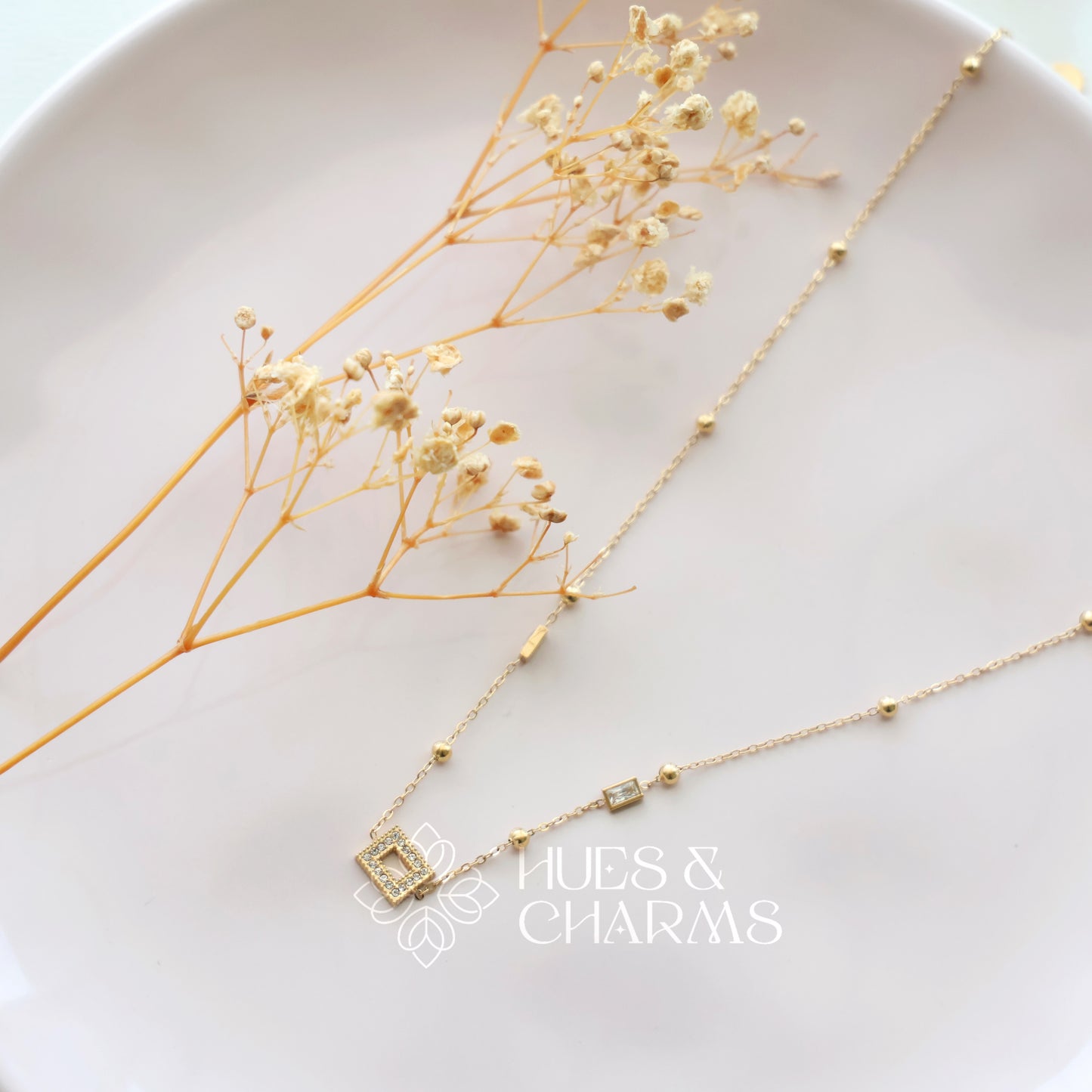GOLDEN AD SQUARE PENDANT NECKPIECE