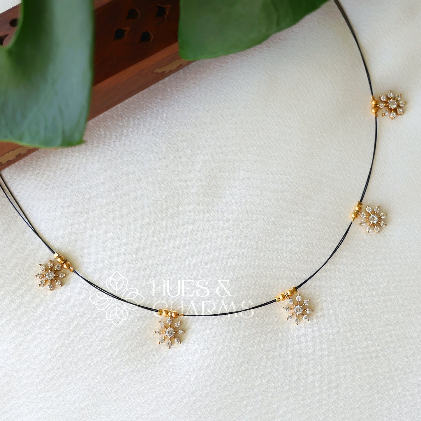 WHITE 5 SNOWFLAKES FLOATING NECKPIECE (BLACK EDITION)
