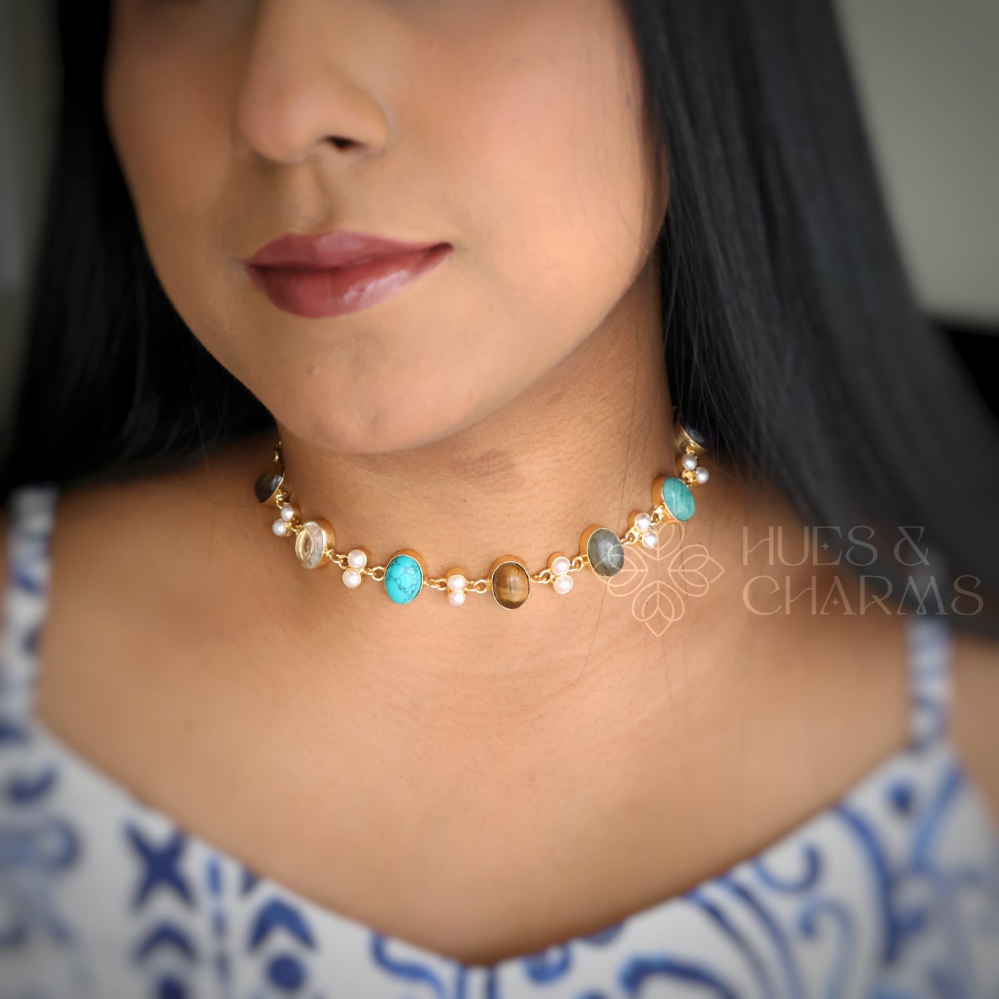 GOLDEN MULTI RAW STONE NECKPIECE WITH PEARLS