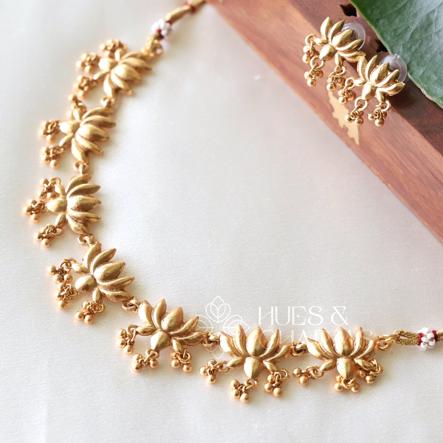 GOLDEN LOTUS NECKLACE SET
