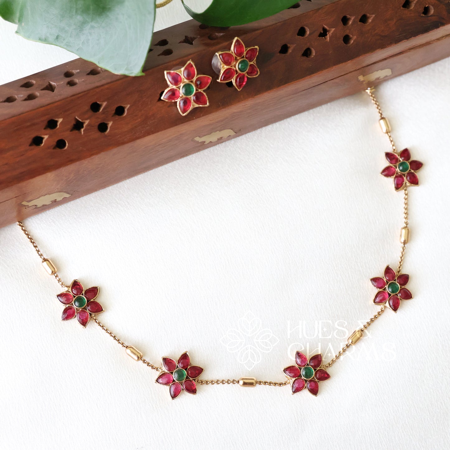 GOLDEN SIMPLE FLORA NECKLACE SET