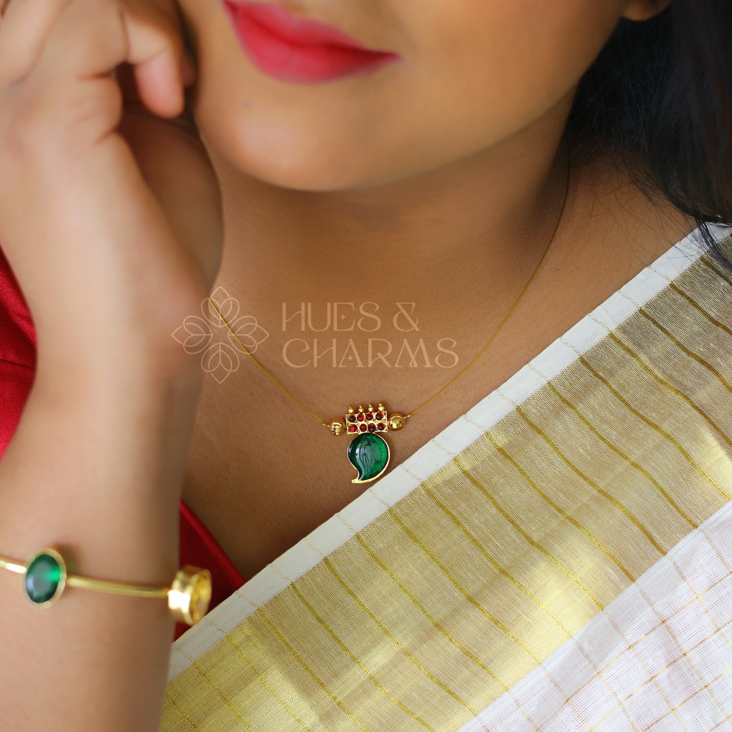 MANGO FLOATING NECKPIECE - GREEN