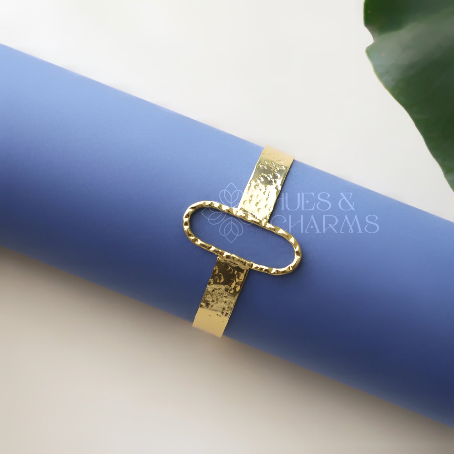 GOLDEN ADJUSTABLE MINIMAL STATEMENT BANGLE