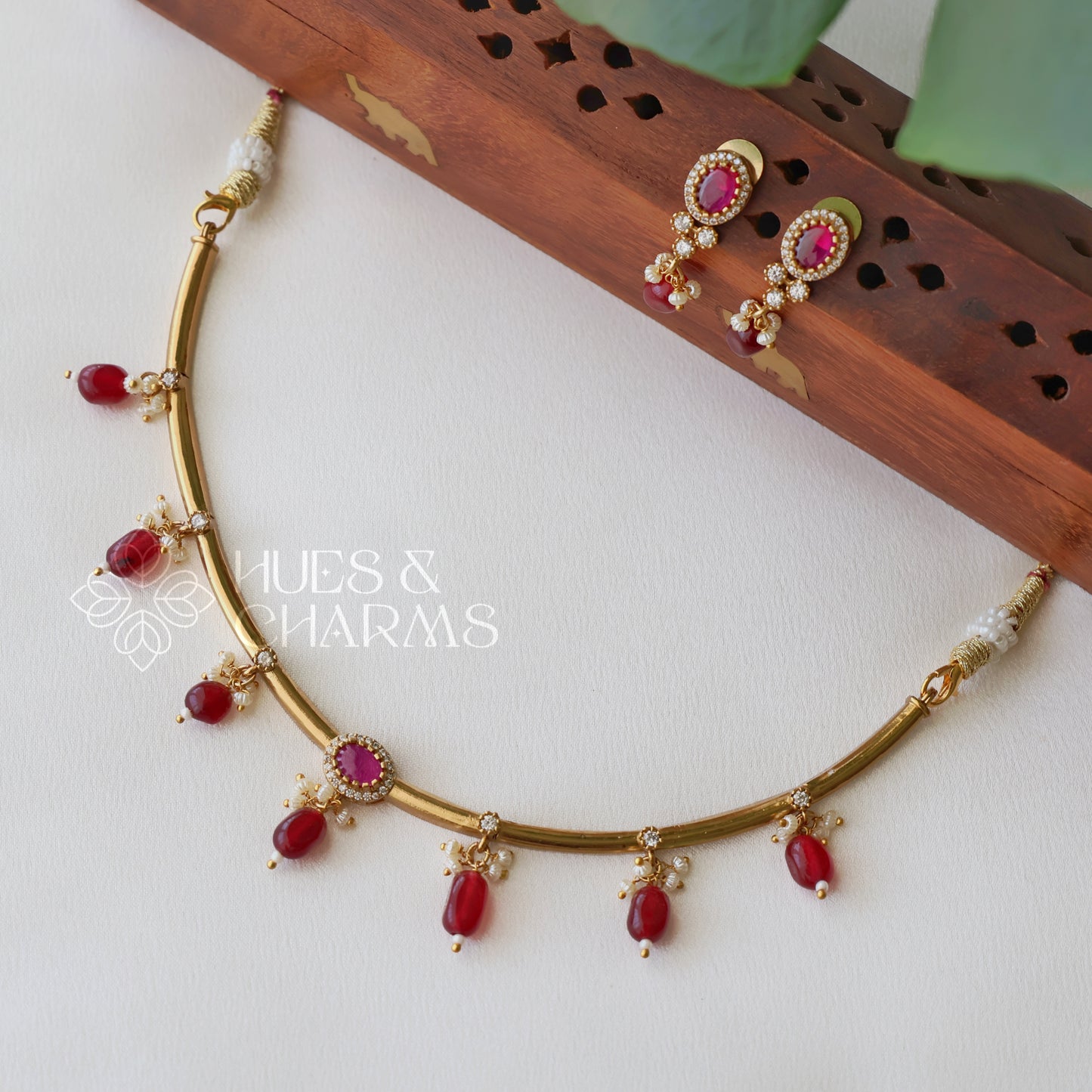 GOLDEN STIFF NECKLACE SET WITH BEADS (COLOURS AVAILABLE)