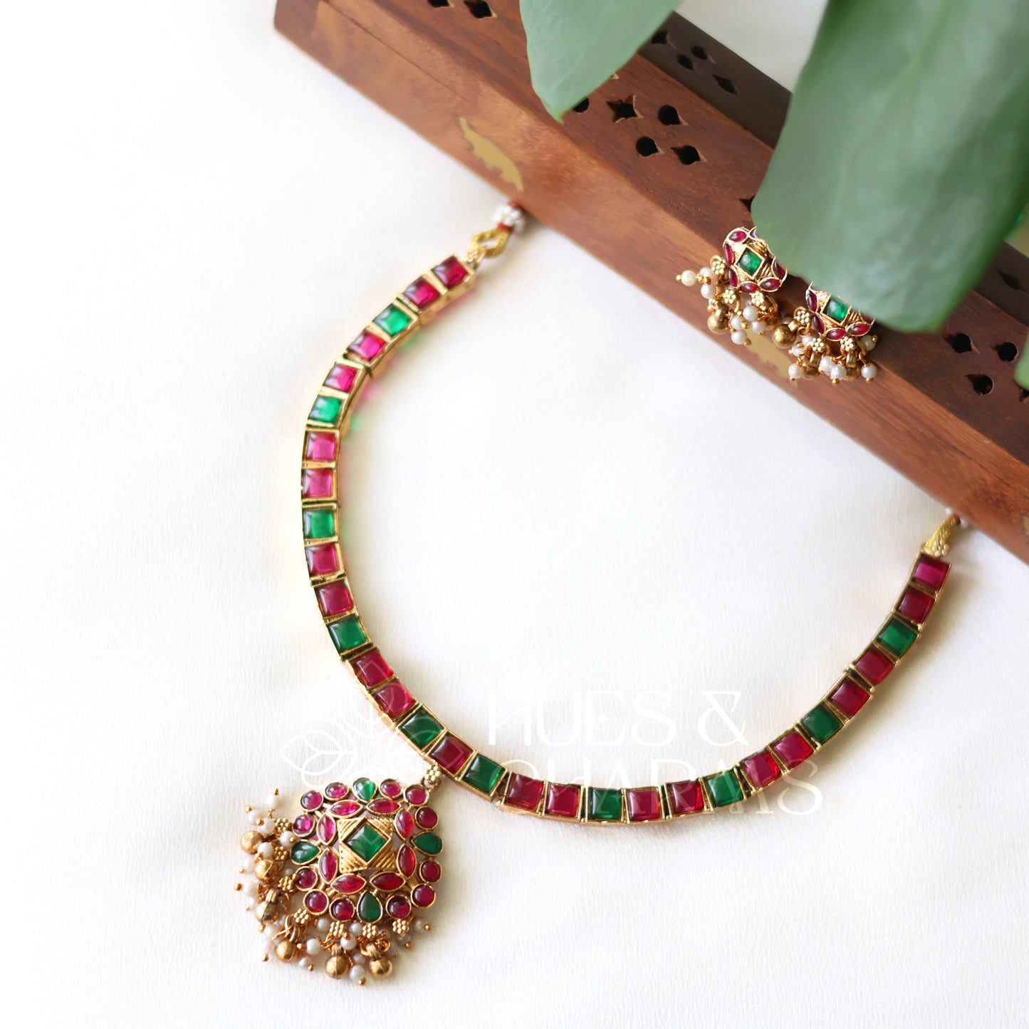 TRADITIONAL RUBY AND GREEN ATTIGAI NECKLACE SET