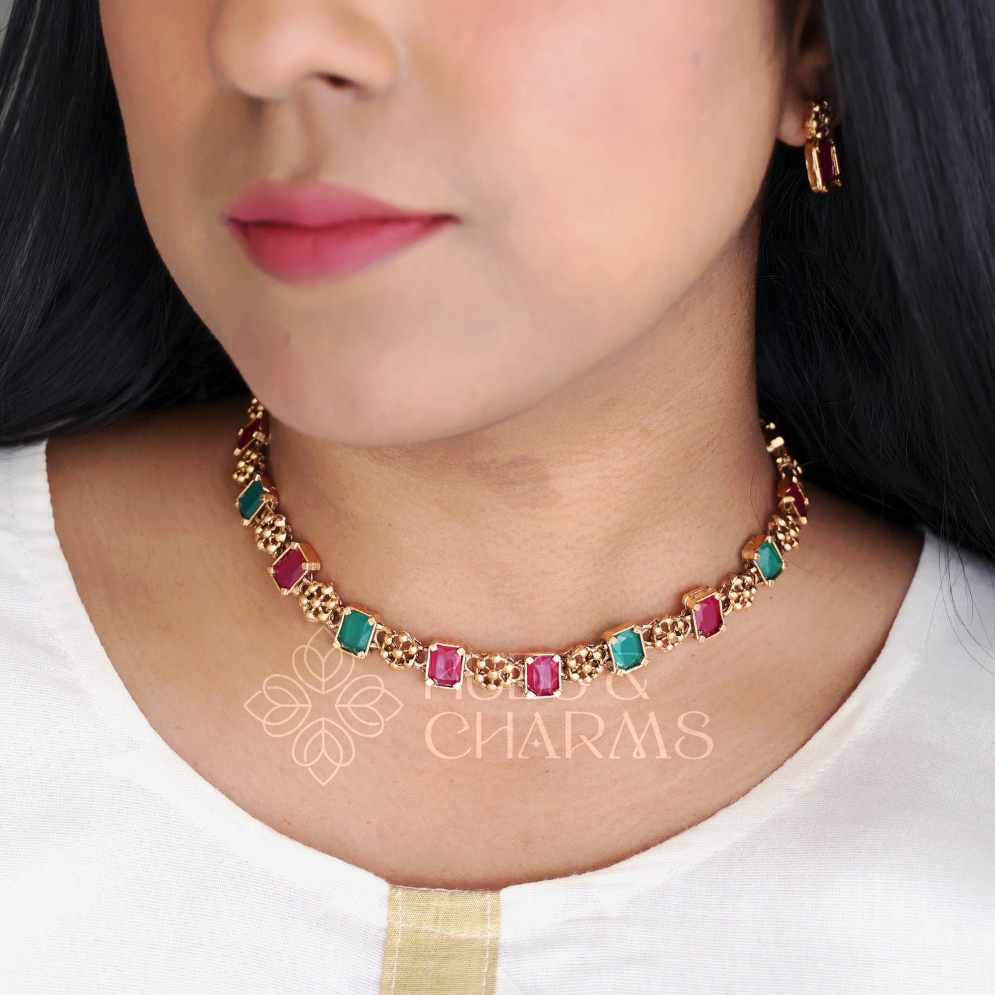 GOLDEN GLOSSY RECTANGLE AND FLORAL NECKLACE SET