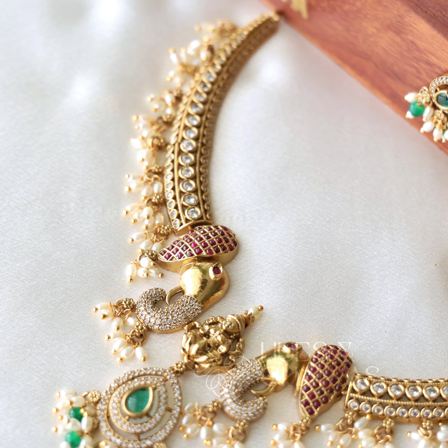 GOLDEN HERITAGE LAKSMI DETAILED STATEMENT NECKLACE SET WITH PEARLS