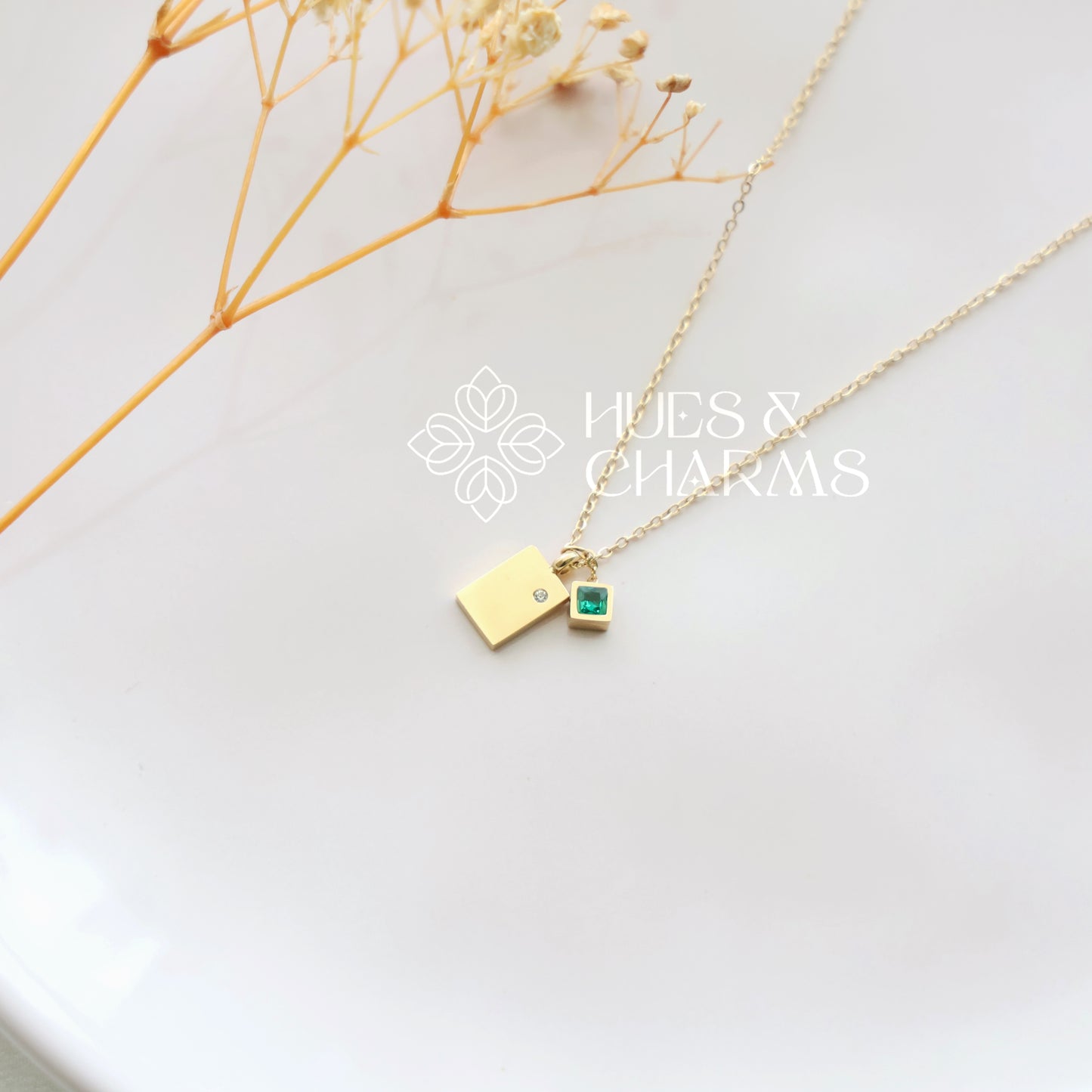 GOLDEN SIMPLE PENDANT NECKPIECE