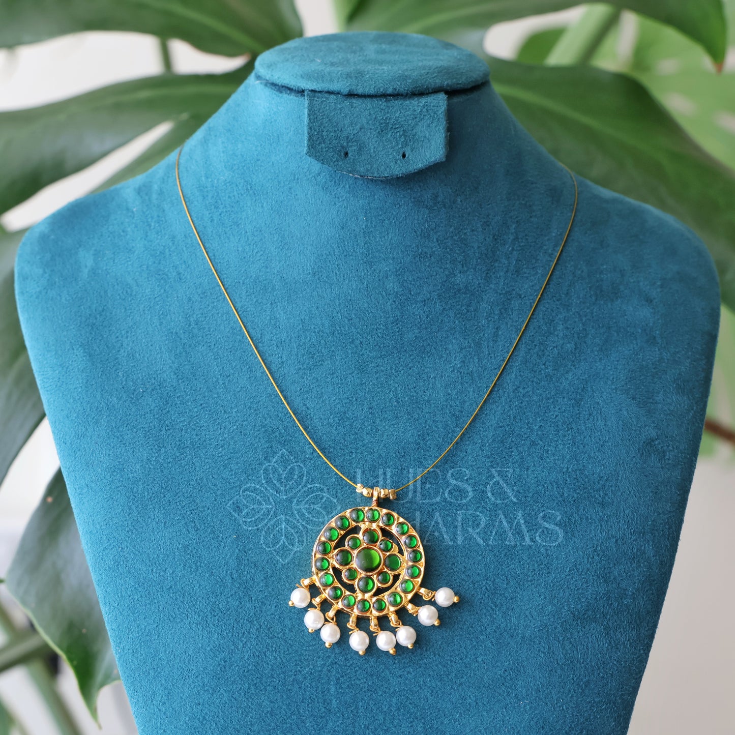 TRADITIONAL ROUND KEMP FLOATING NECKPIECE (COLOURS AVAILABLE)