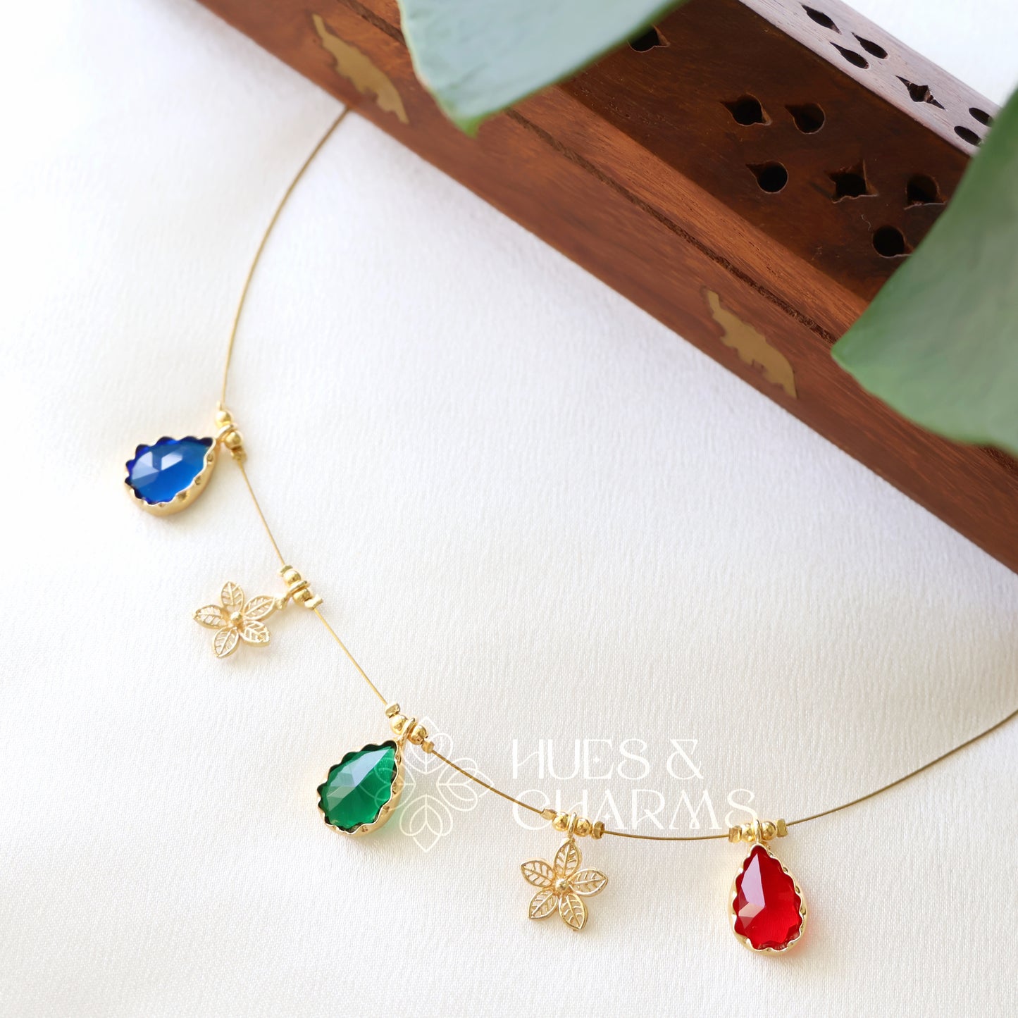 MULTICOLOUR GLOSSY DROP FLORAL FLOATING NECKPIECE