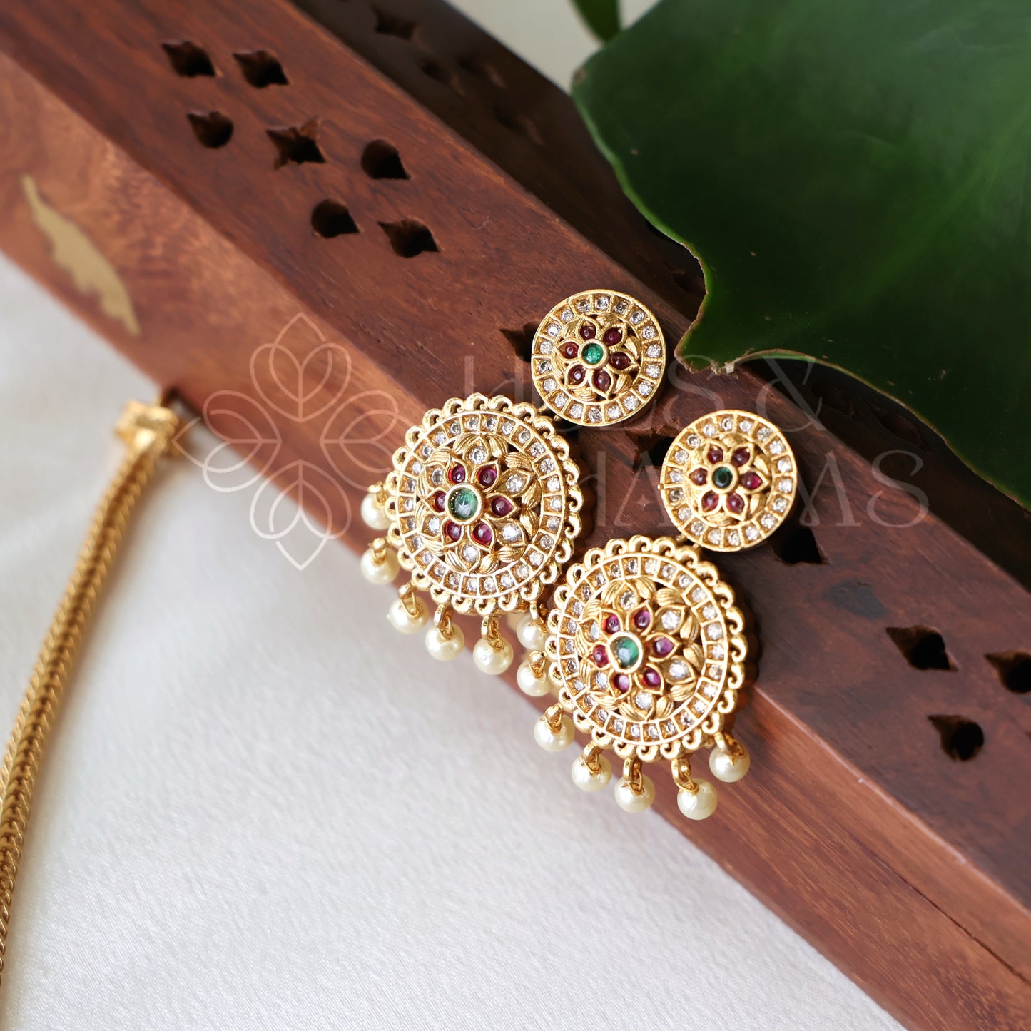 GOLDEN PUSHPA ATTIGAI NECKLACE SET