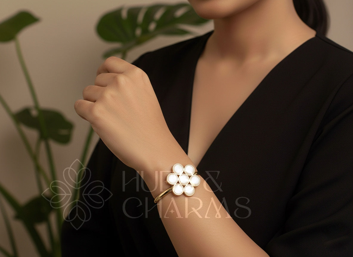 GOLDEN 7 PEARL CELESTE BANGLE