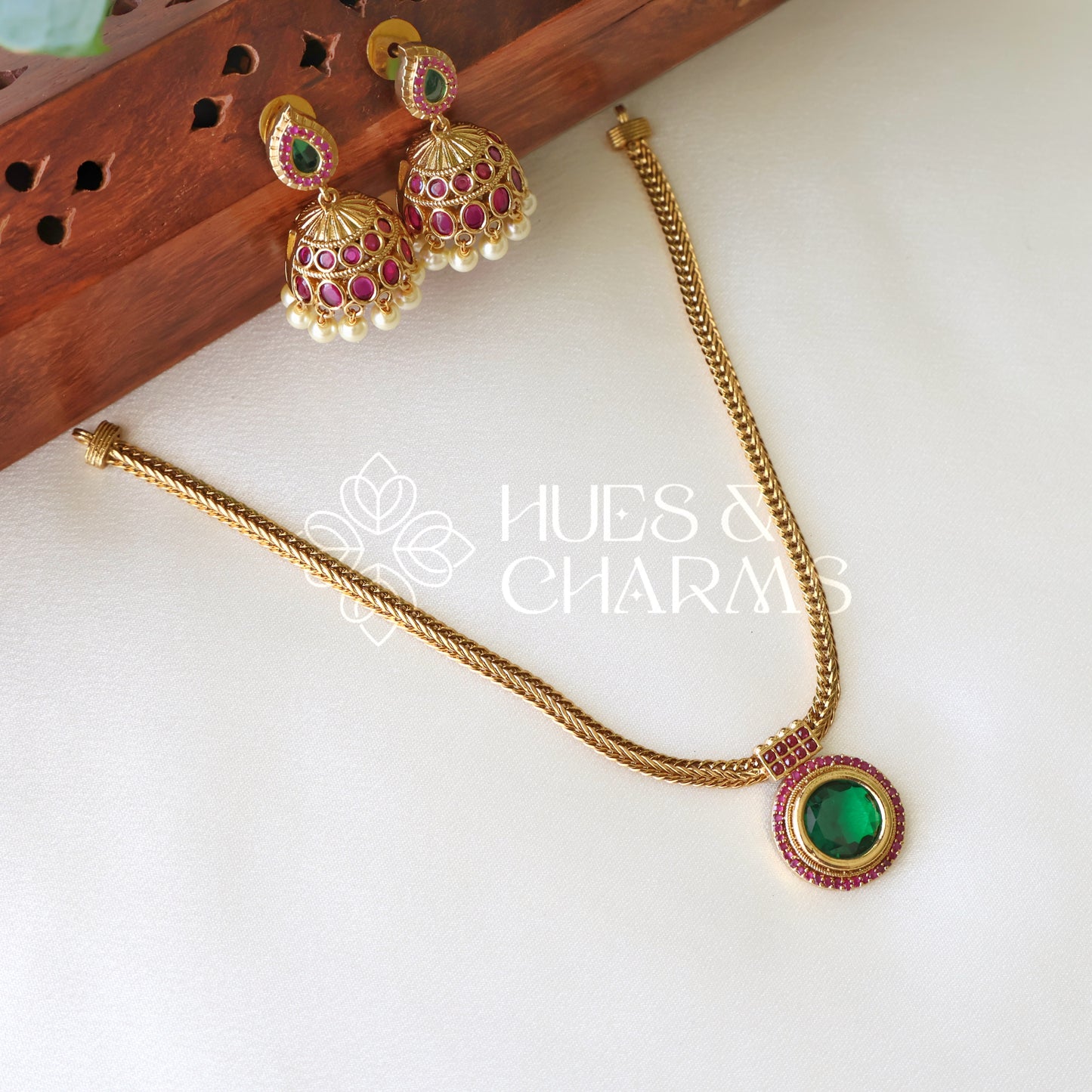 GOLDEN SIMPLE AD STONE ATTIGAI SET