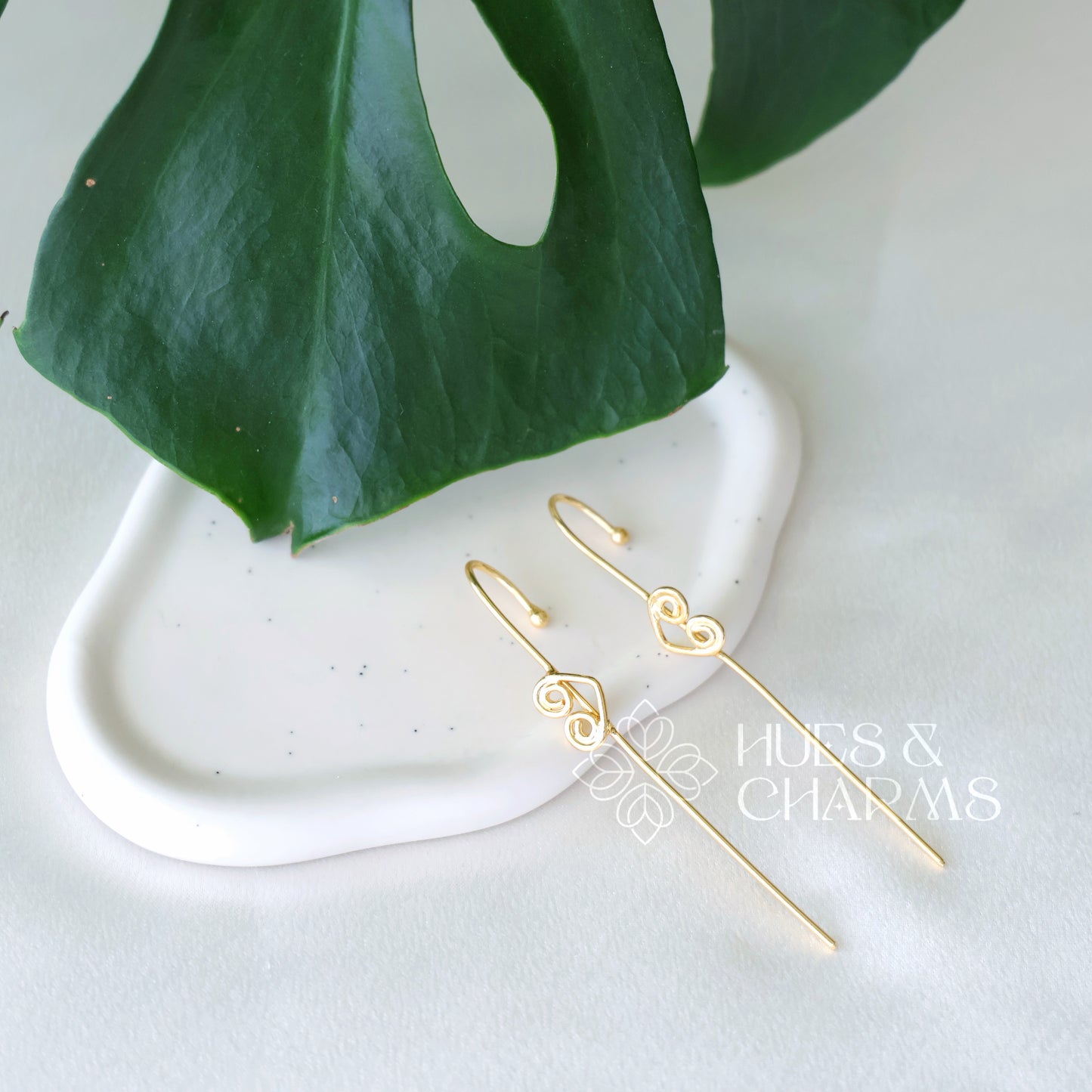 GOLDEN HEART EAR CUFF
