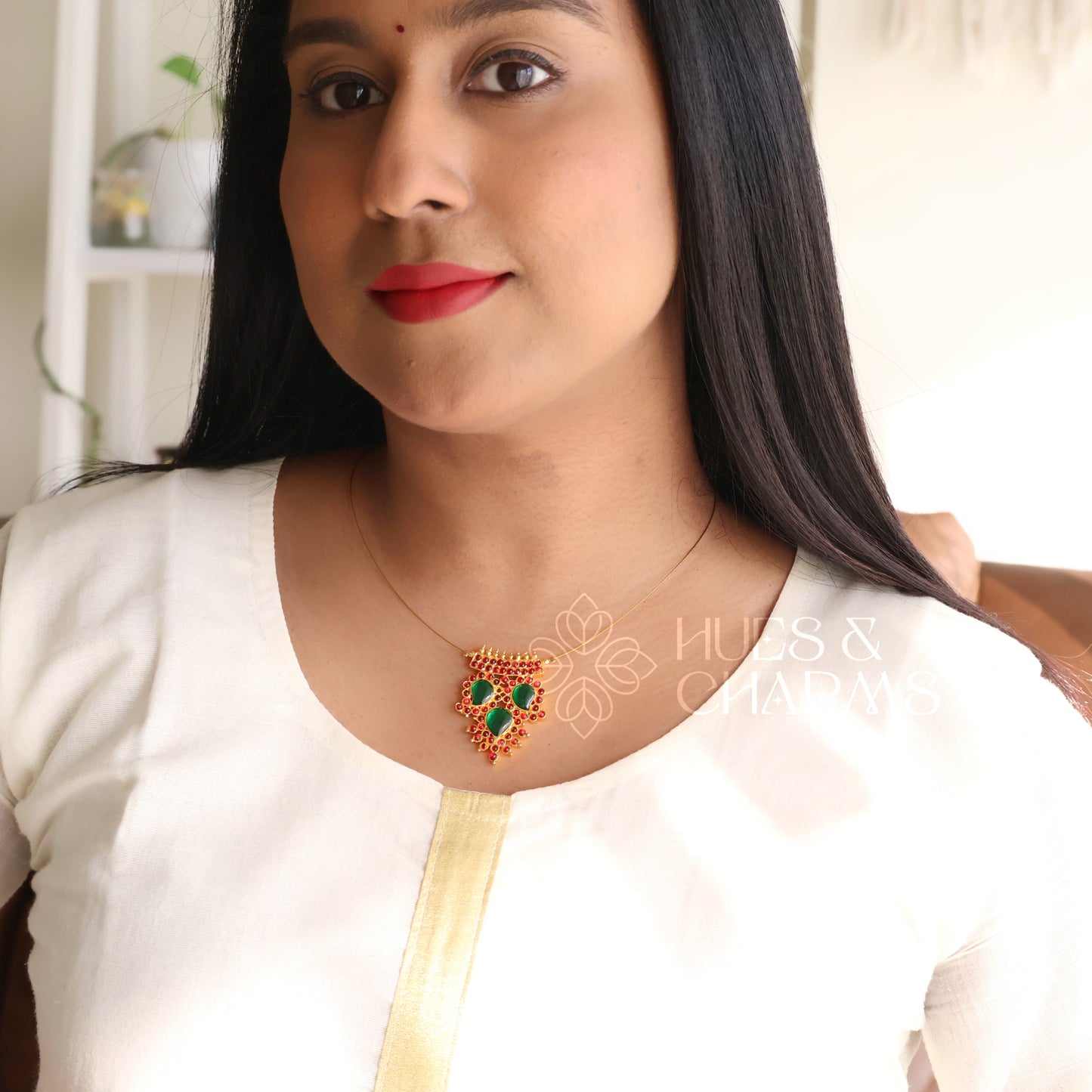 TRADITIONAL 3 MANGO FLOATING NECKPIECE - GREEN