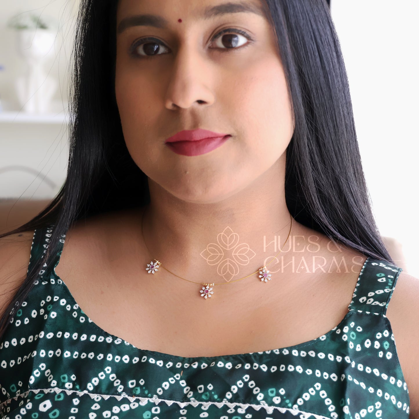 WHITE 3 SNOWFLAKES FLOATING NECKPIECE (COLOURS AVAILABLE)