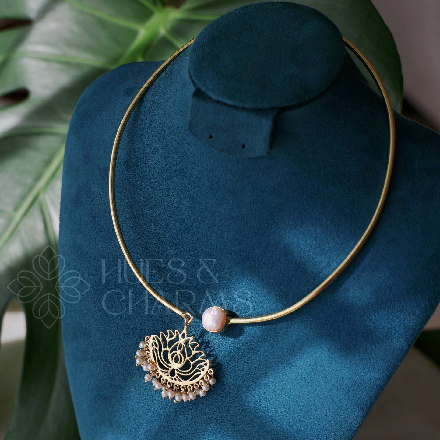 GOLDEN LOTUS PEARL NECKCUFF