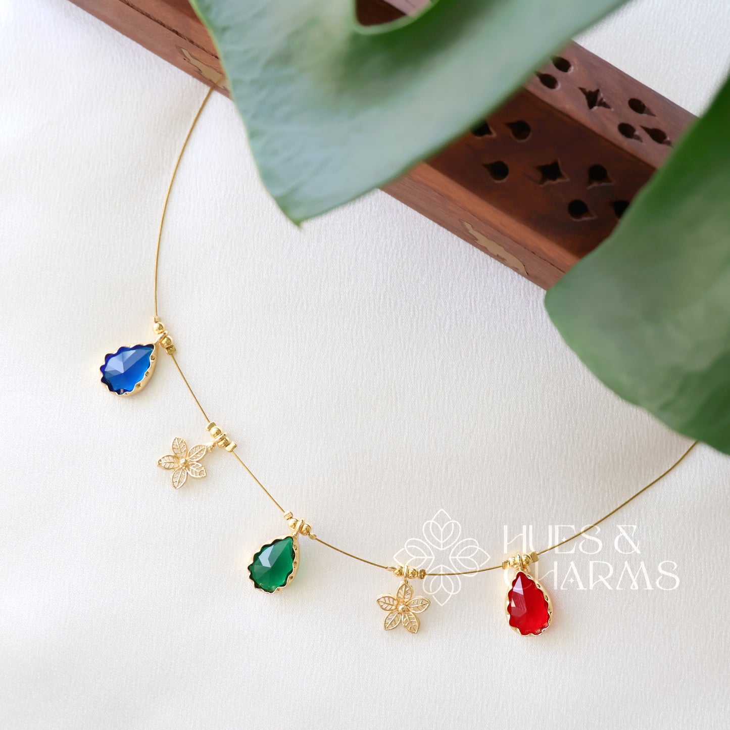 MULTICOLOUR GLOSSY DROP FLORAL FLOATING NECKPIECE