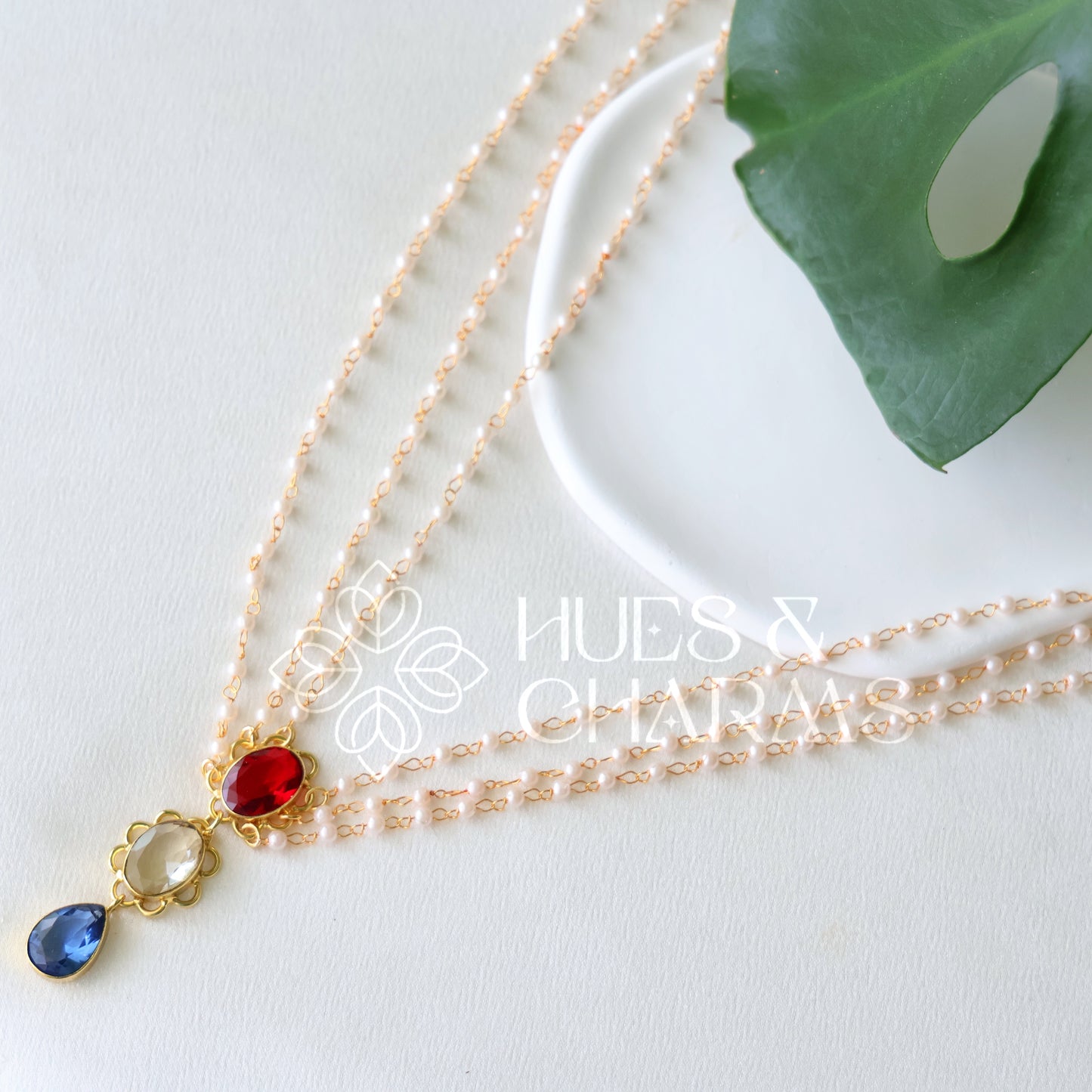 GOLDEN 3 LAYER PEARL AND GLOSSY STONE NECKLACE (COLOURS AVAILABLE)