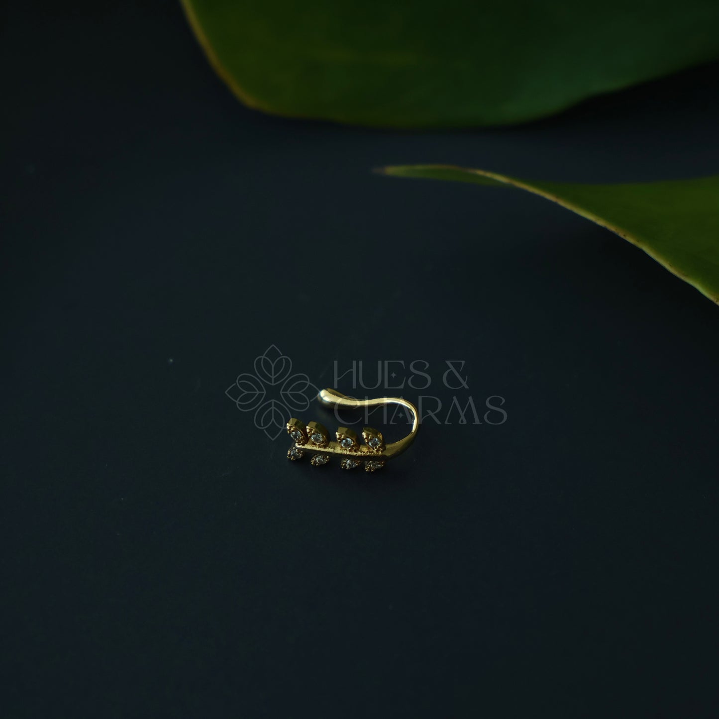 GOLDEN LEAF AD STONES NOSE PIN
