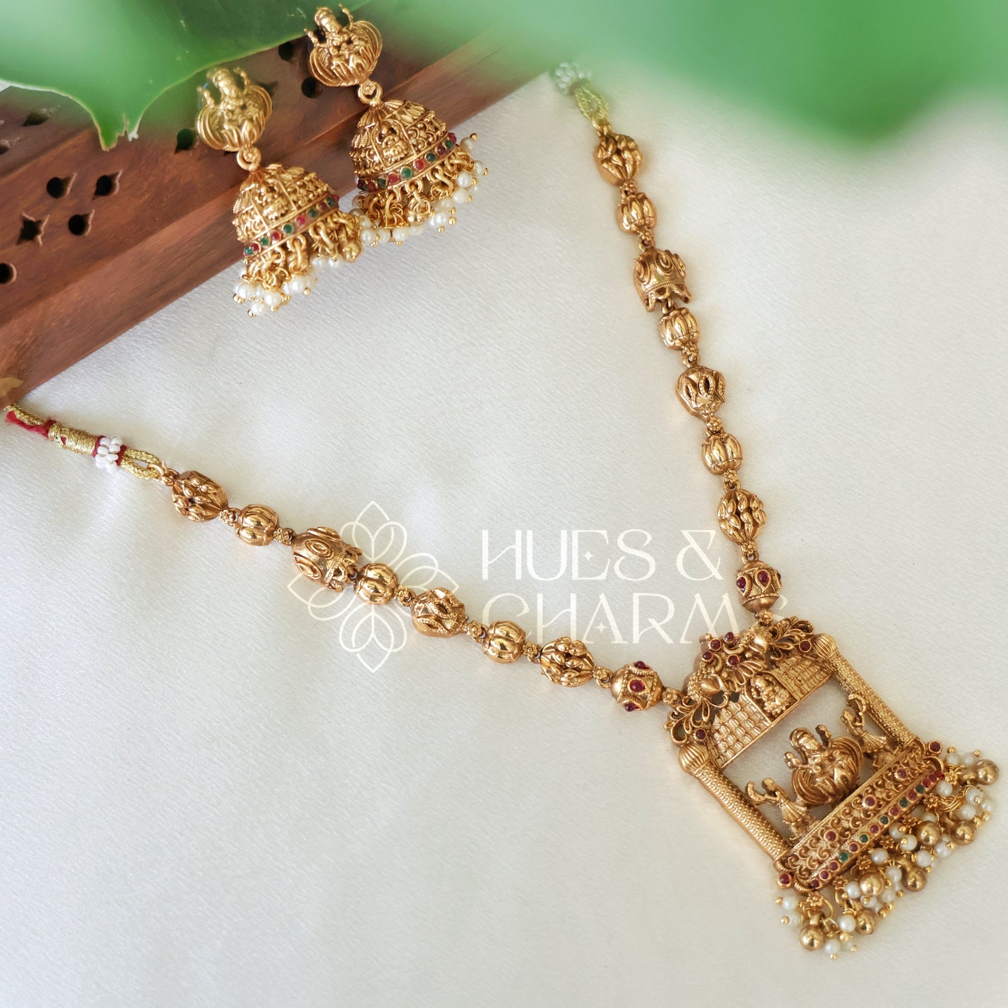 GOLDEN SWARNA LAKSHMI PENDANT NECKLACE SET WITH PEARLS