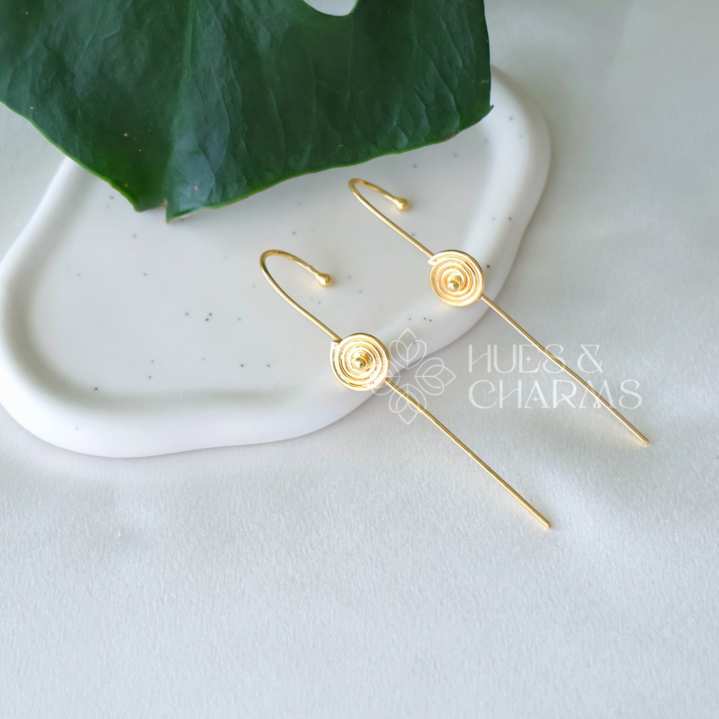 GOLDEN SPIRAL EAR CUFF
