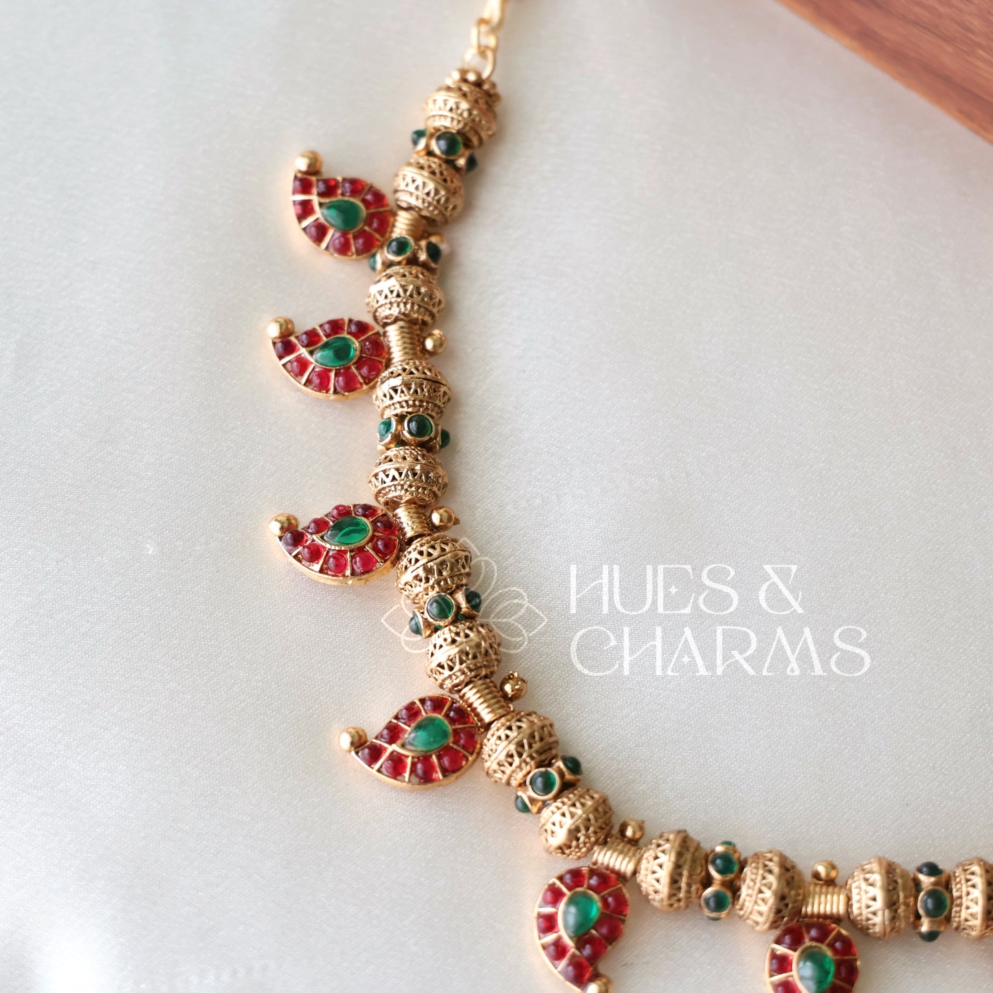 GOLDEN TARANGINI KEMP PALAKKA NECKLACE SET