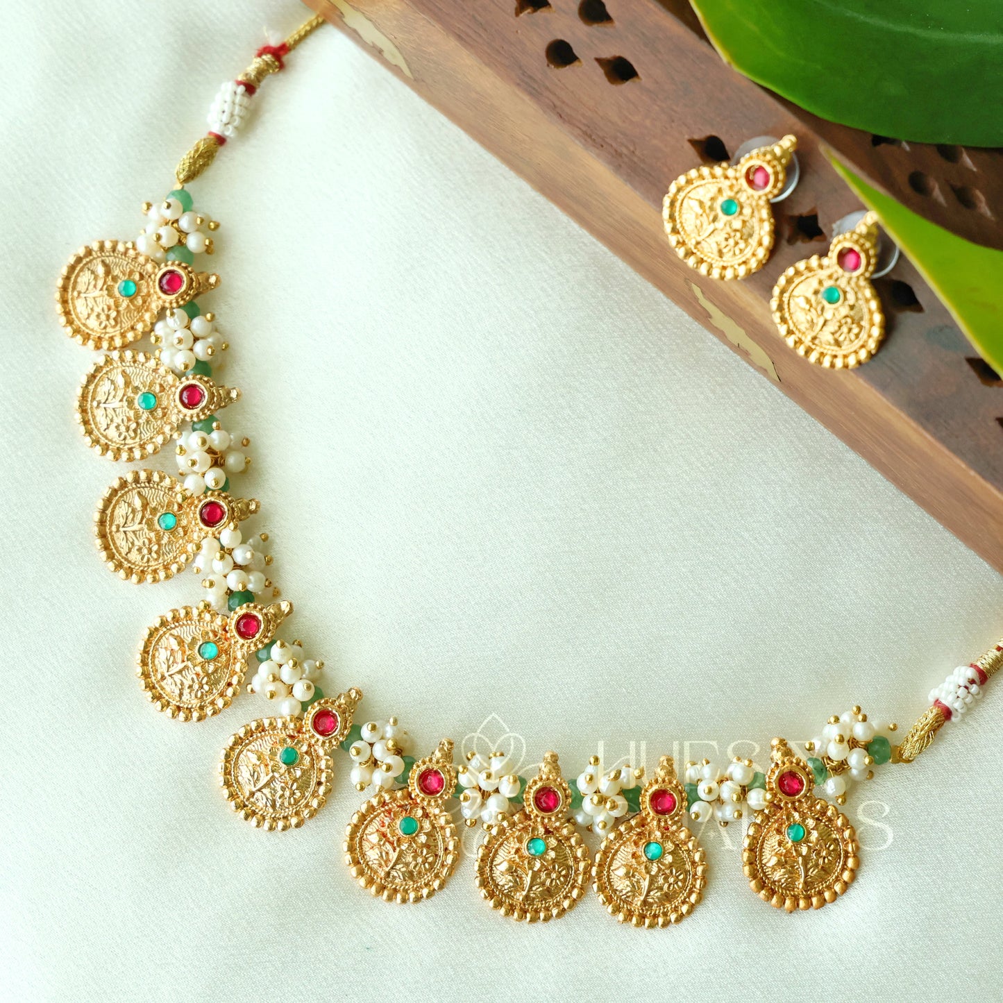 GOLDEN SWARNA RATNA PEARL NECKLACE SET