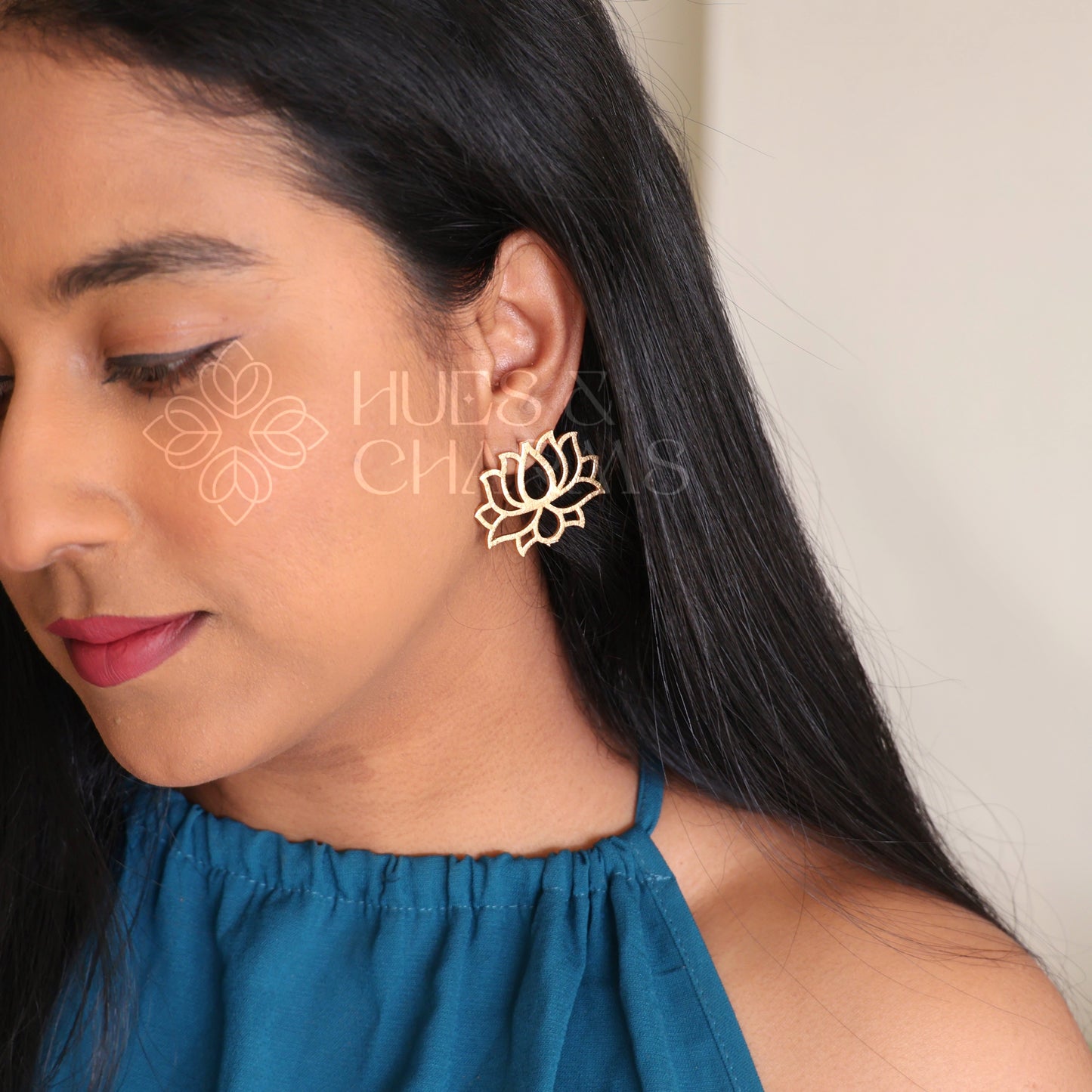 GOLDEN LOTUS FRAME STUD EARRINGS