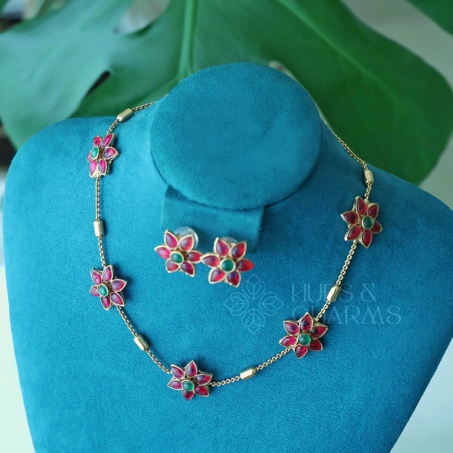 GOLDEN SIMPLE FLORA NECKLACE SET