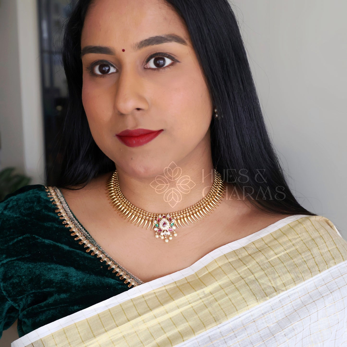 TRADITIONAL GOLDEN LOTUS NECKLACE SET WITH PEARL