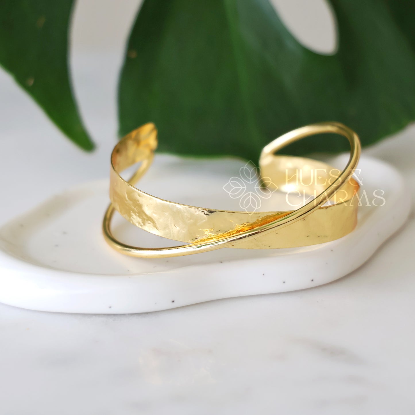GOLDEN CELESTIA TWISTED HAND CUFF