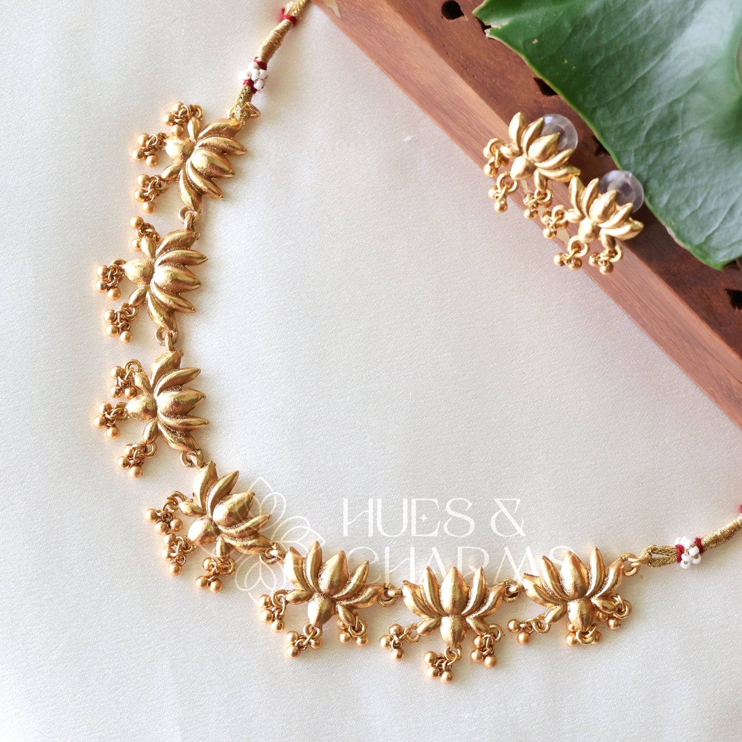GOLDEN LOTUS NECKLACE SET