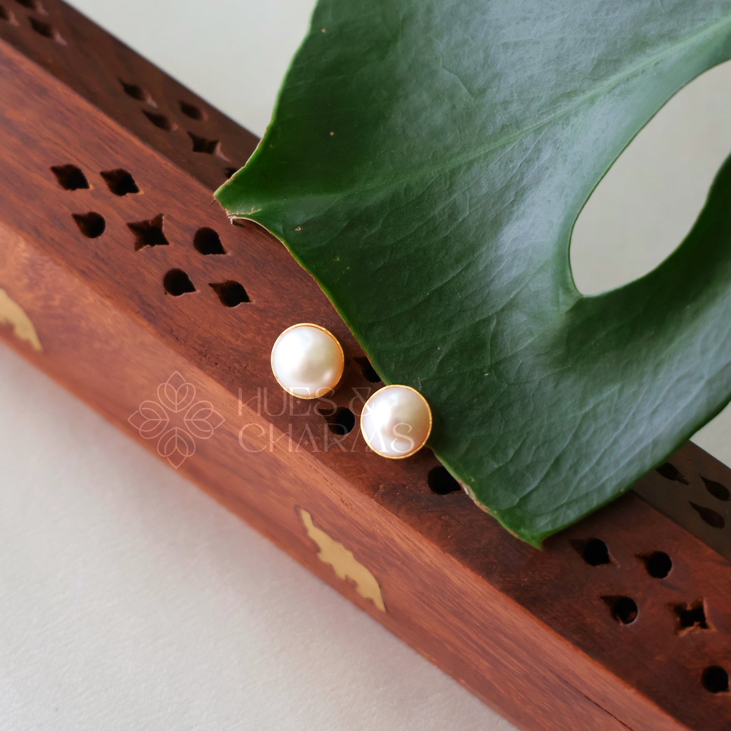 GOLDEN PEARL STUD EARRINGS