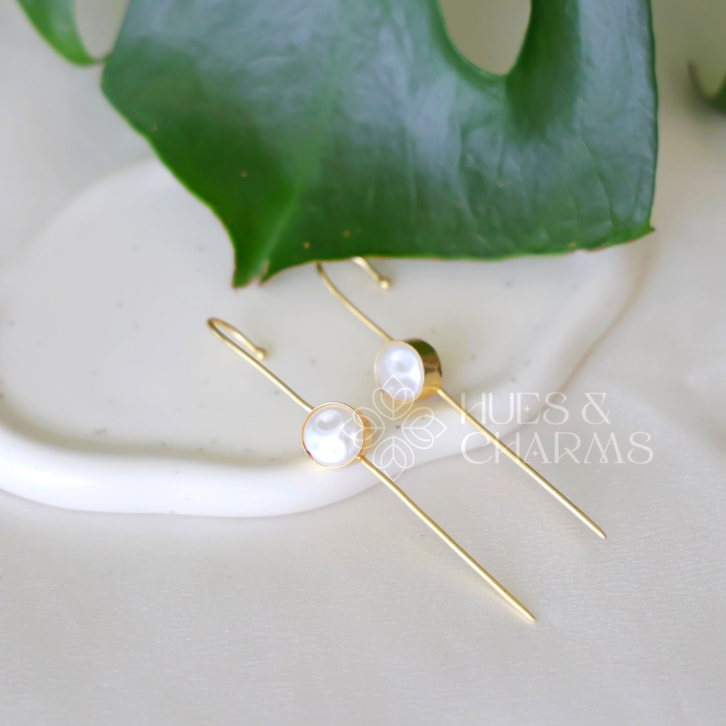 GOLDEN SINGLE PEARL EAR CUFF
