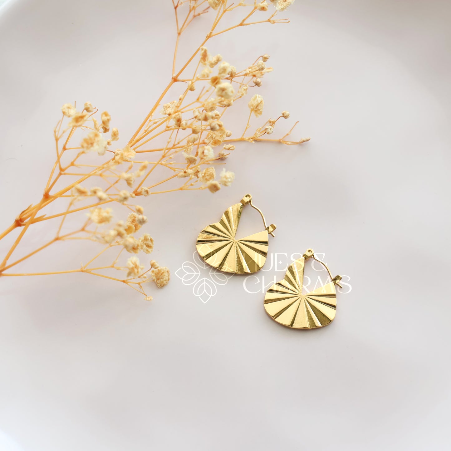 GOLDEN RADIANT HEART HOOPS